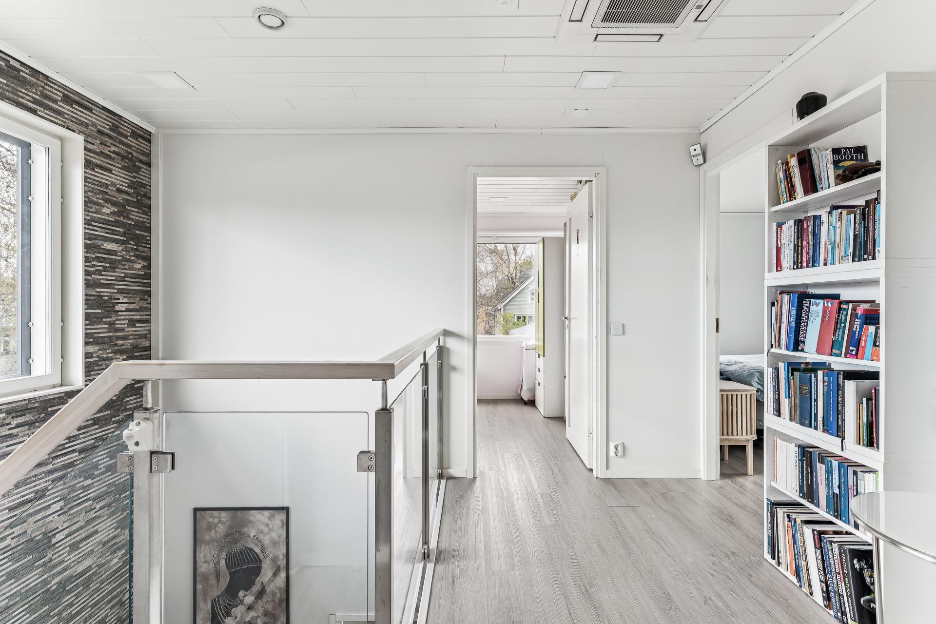 Iivarintie 15, Puistola, Helsinki