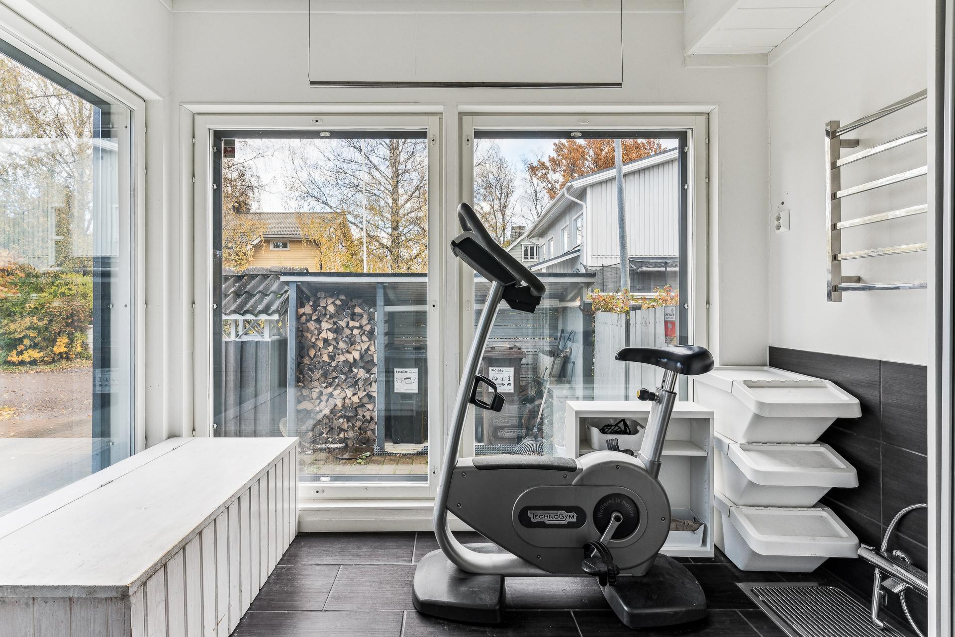 Iivarintie 15, Puistola, Helsinki