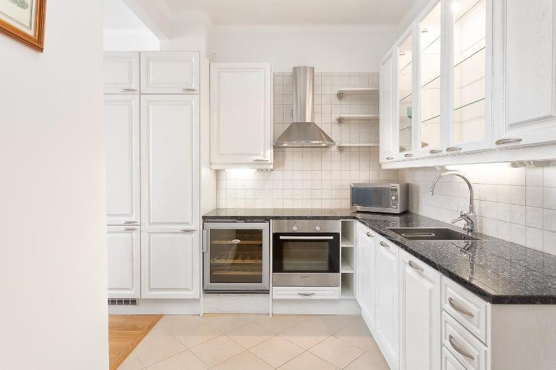 Tehtaankatu 12, Ullanlinna, Helsinki