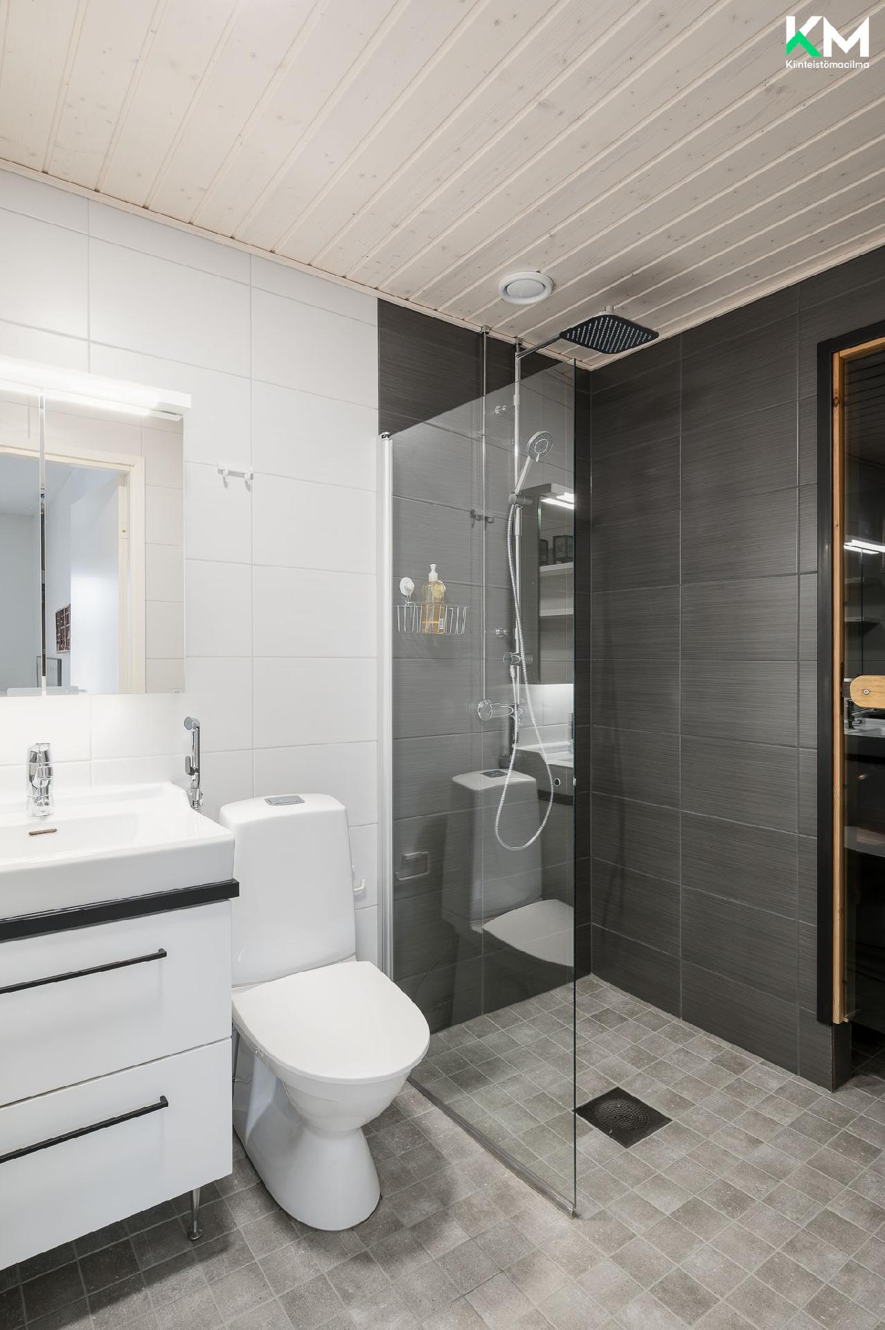 2025 uusittu kylpyhuone