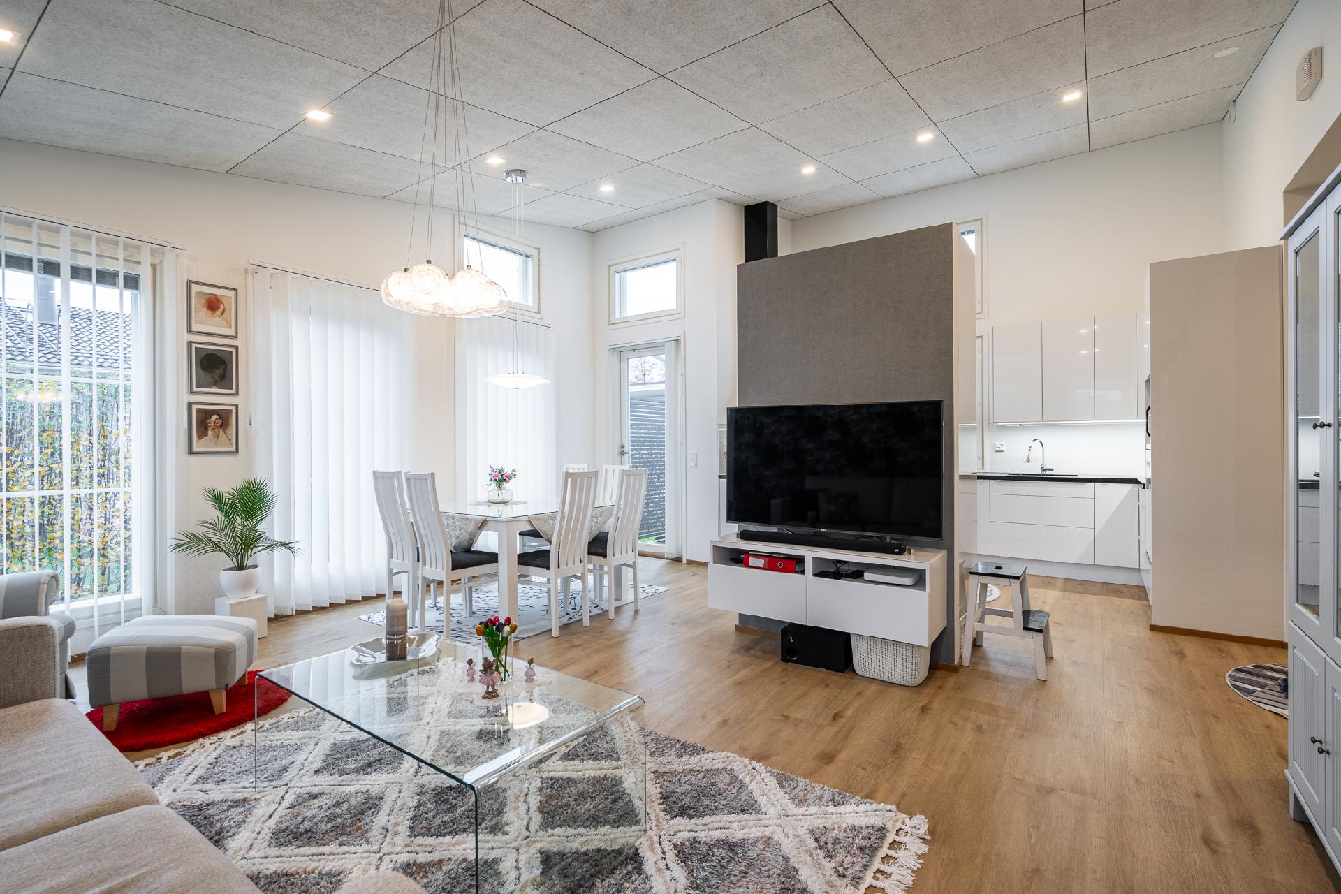 Olohuone / ruokailutila