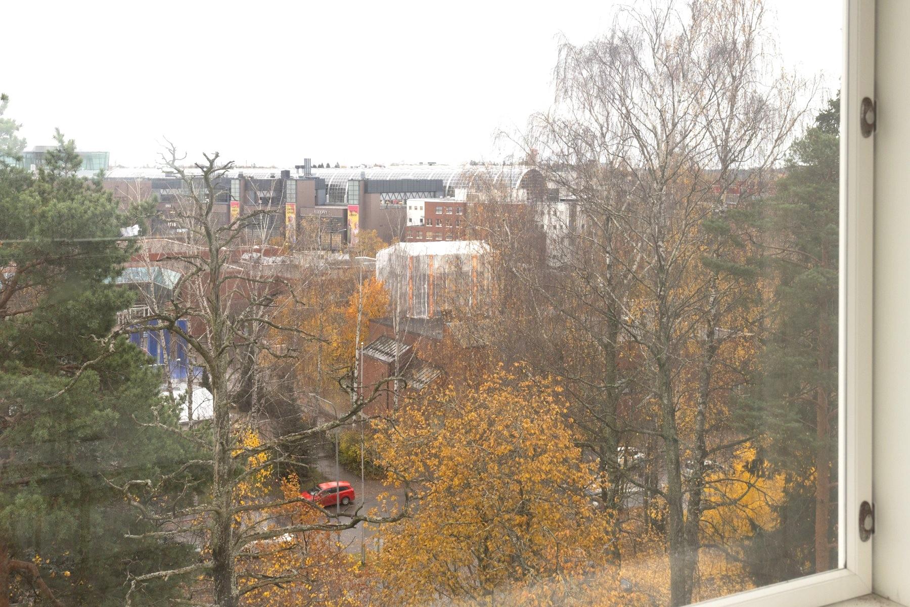 Näkymä makuuhuoneen ikkunasta.