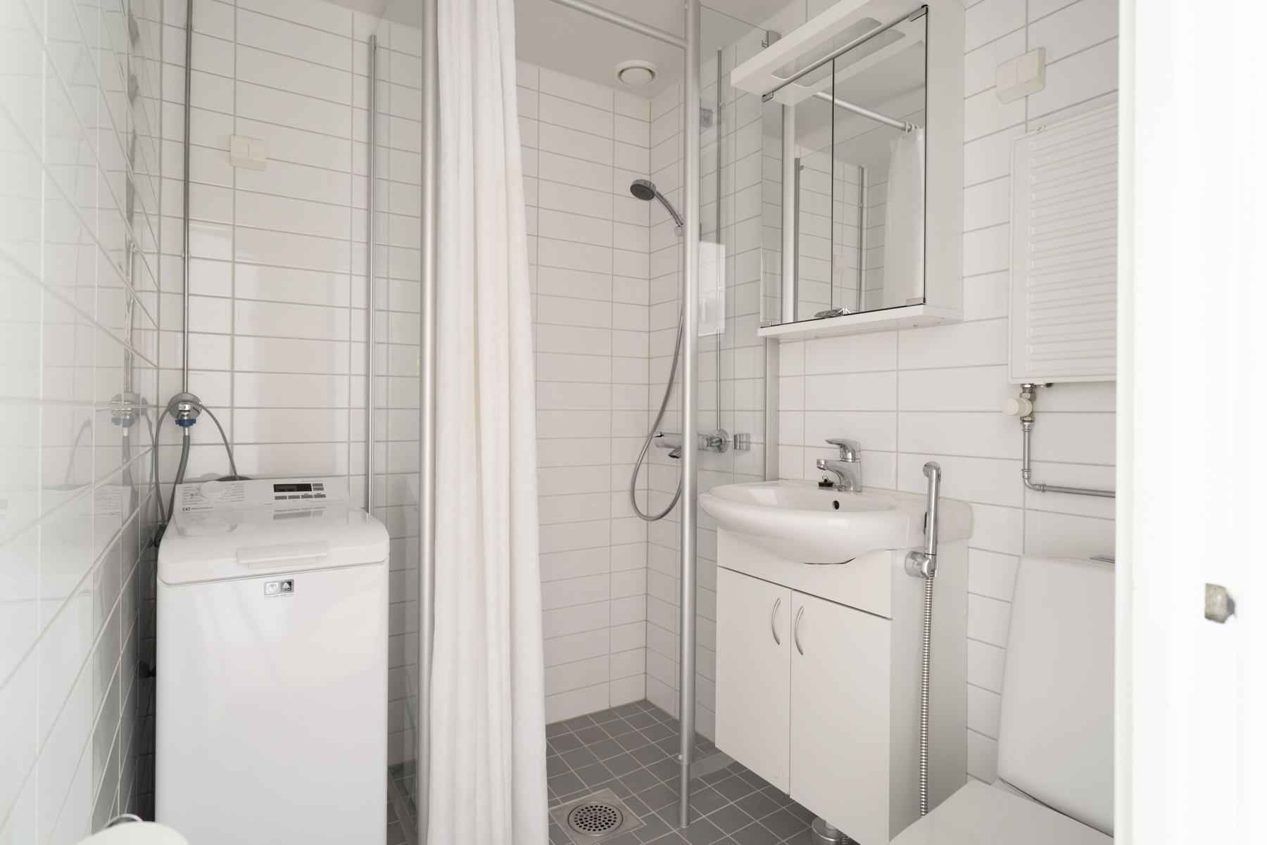 Kylpyhuone uusittu linjasaneerauksen yhteydessä v.2014