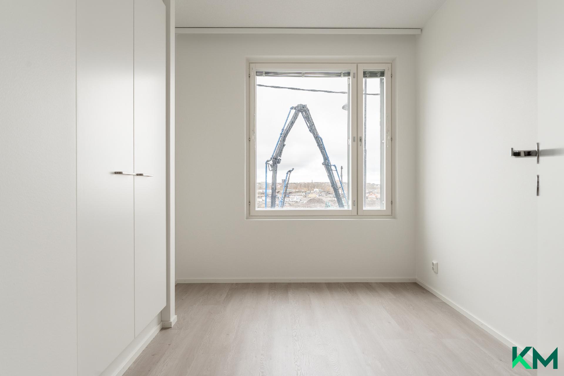 Yksi neljästä makuuhuoneesta                