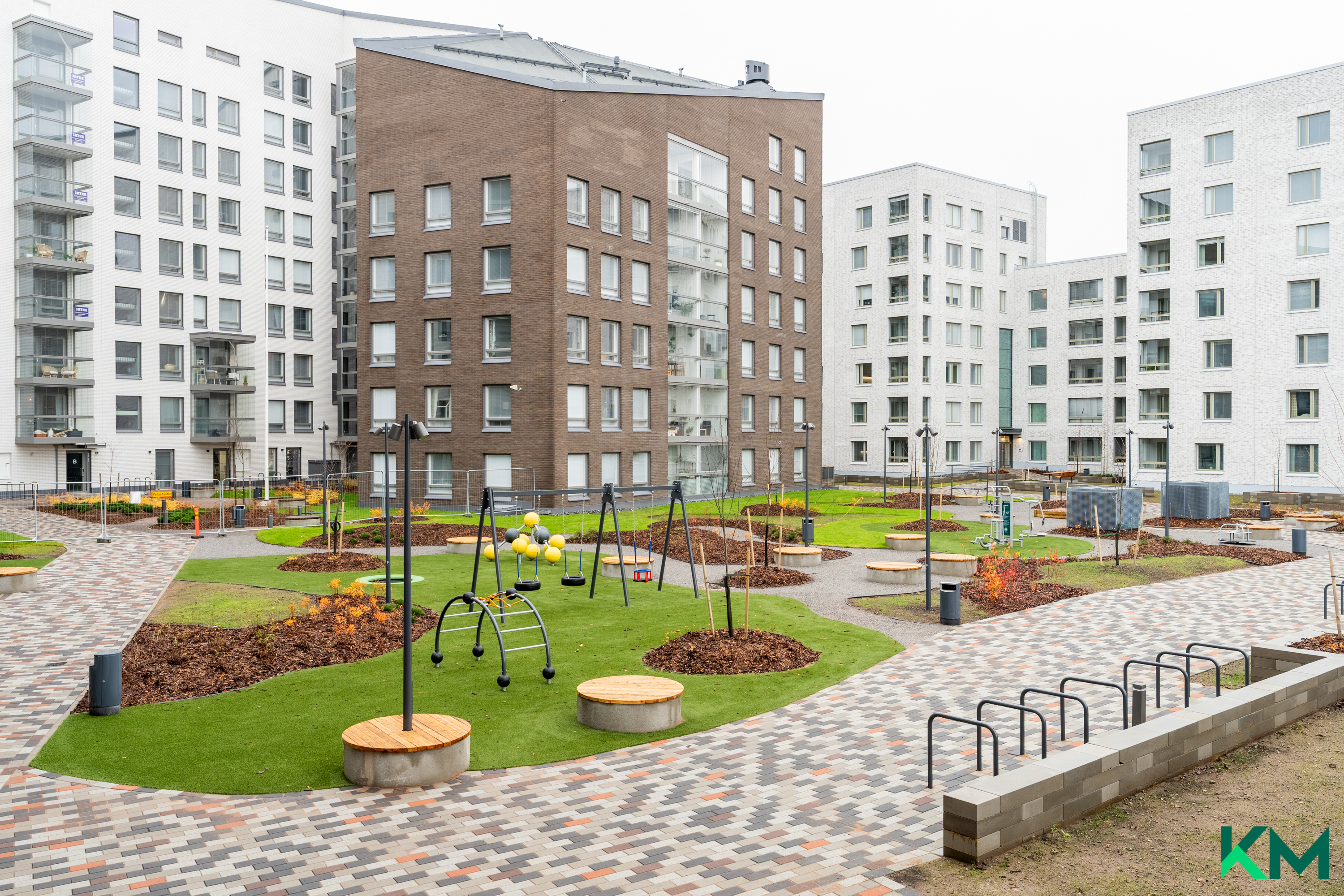 Sisäpihan näkymää parvekkeelta