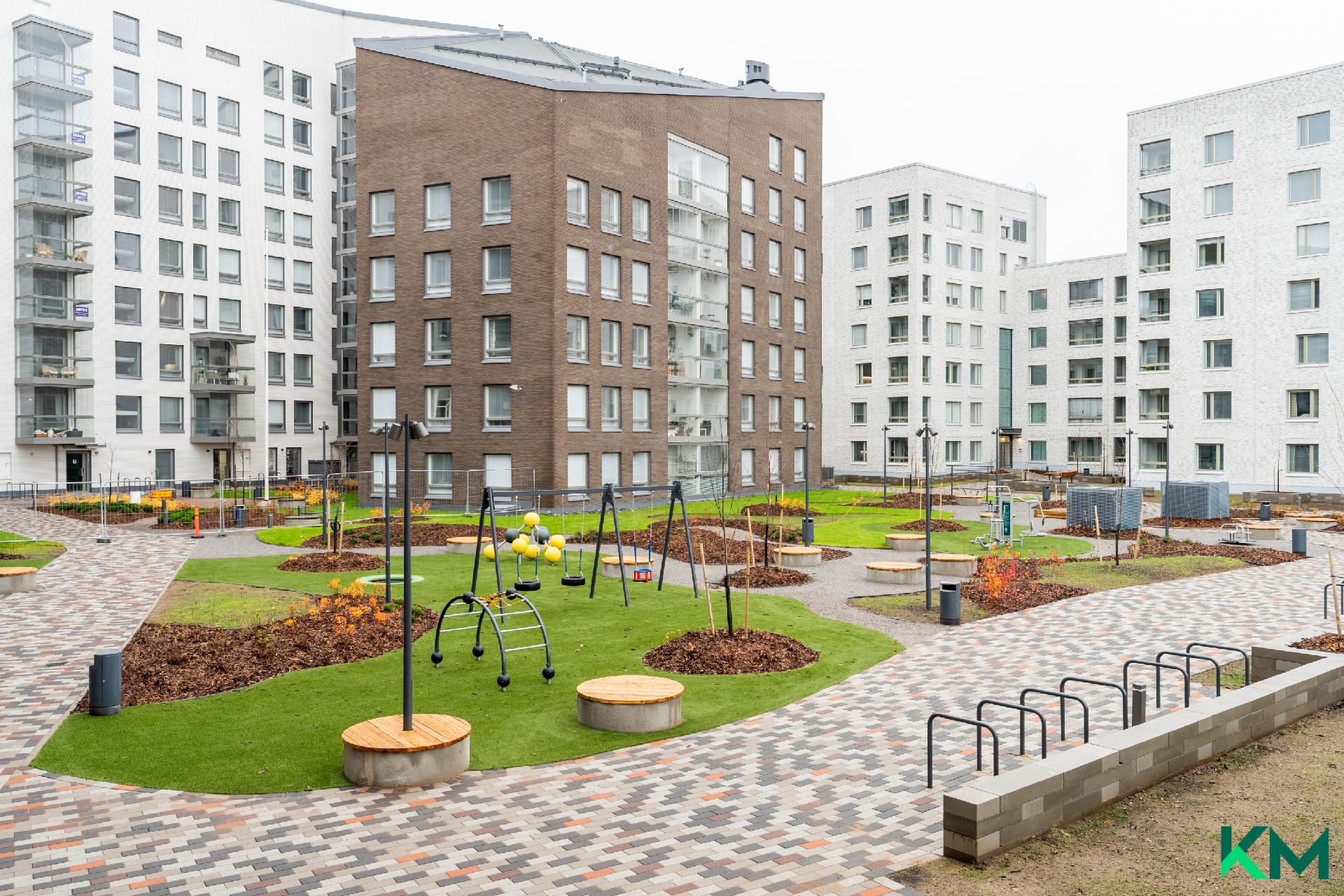 Sisäpihan näkymää parvekkeelta