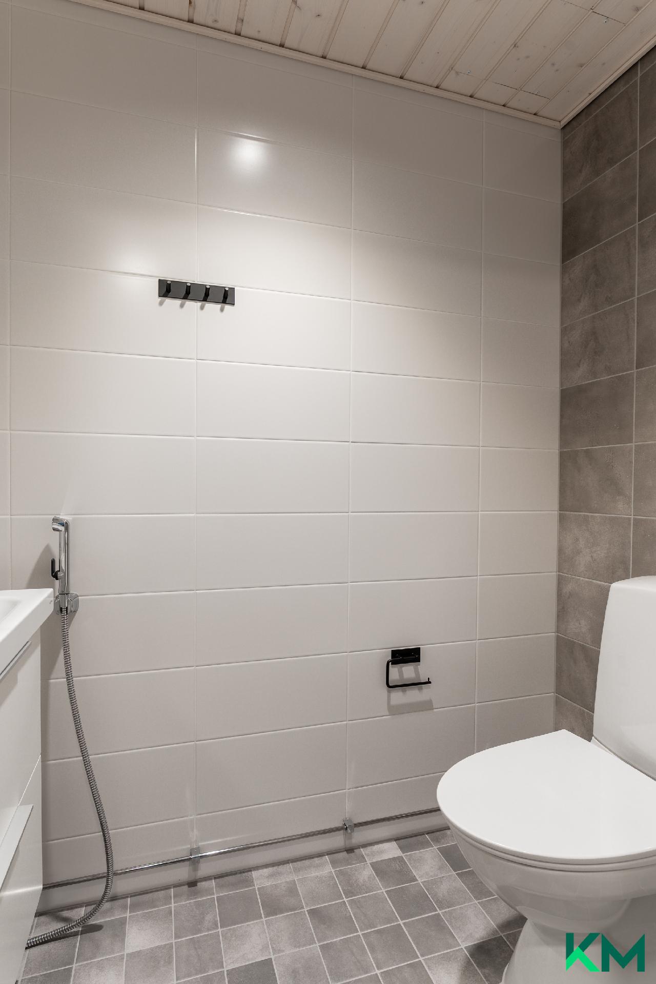 Huoneistossa toinen wc