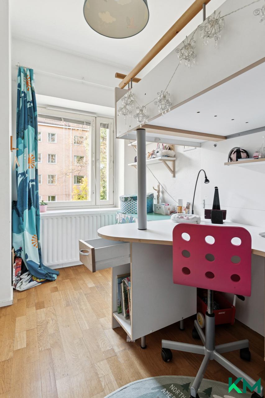 keittiön perällä toinen makuuhuone