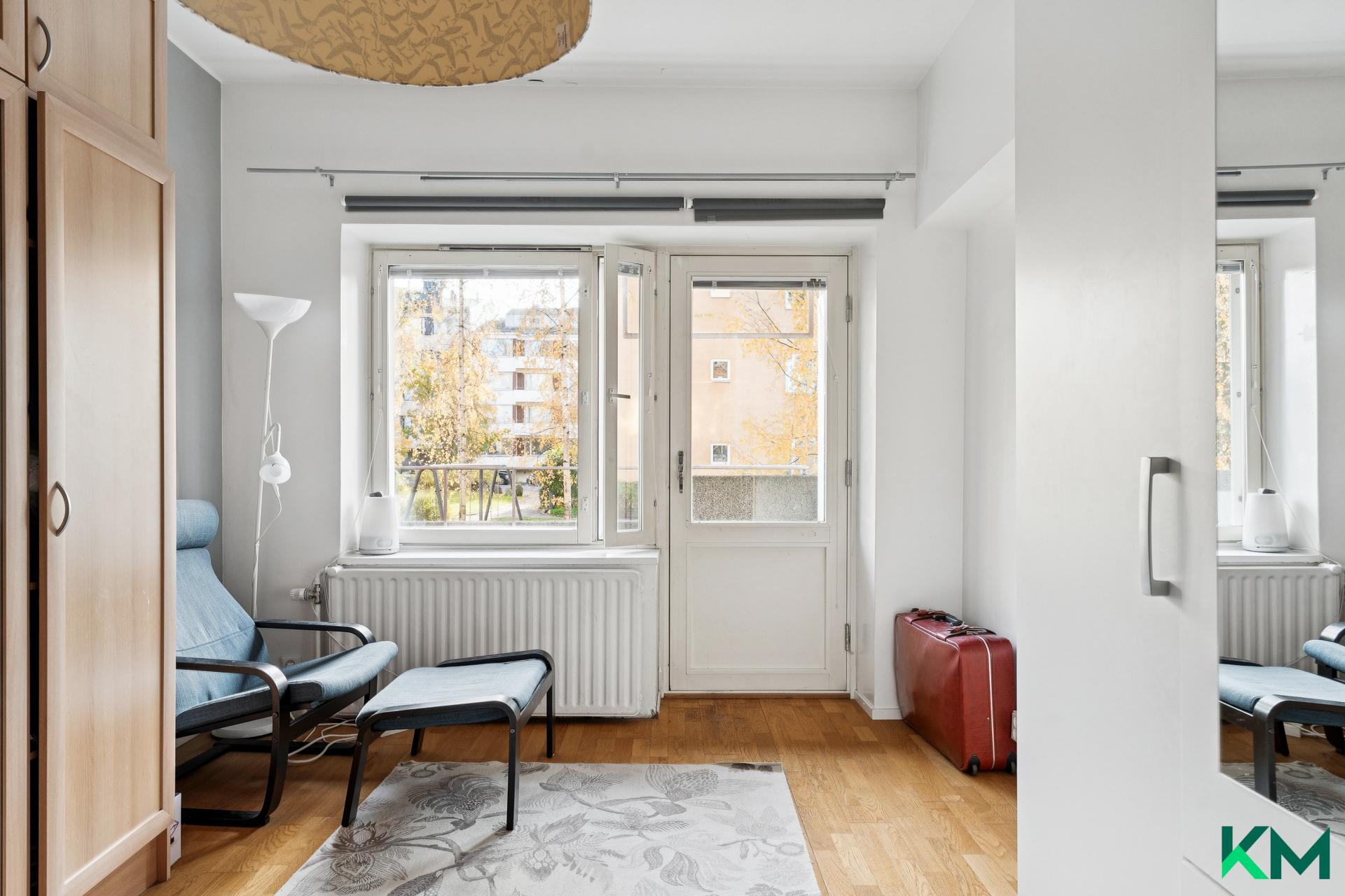 päämakuuhuone josta kulku parvekkeelle