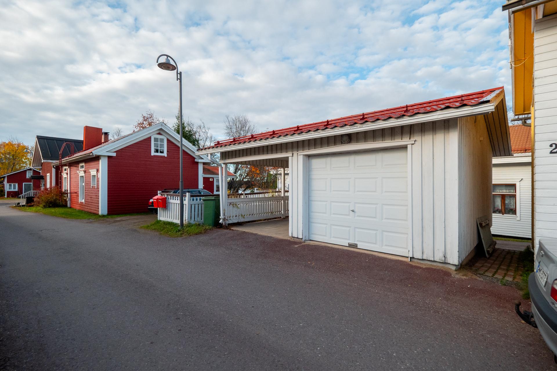 Alakatu 10, Hamina, Ii