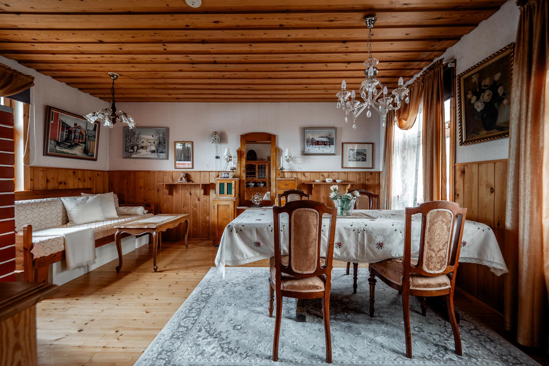 Alakatu 10, Hamina, Ii