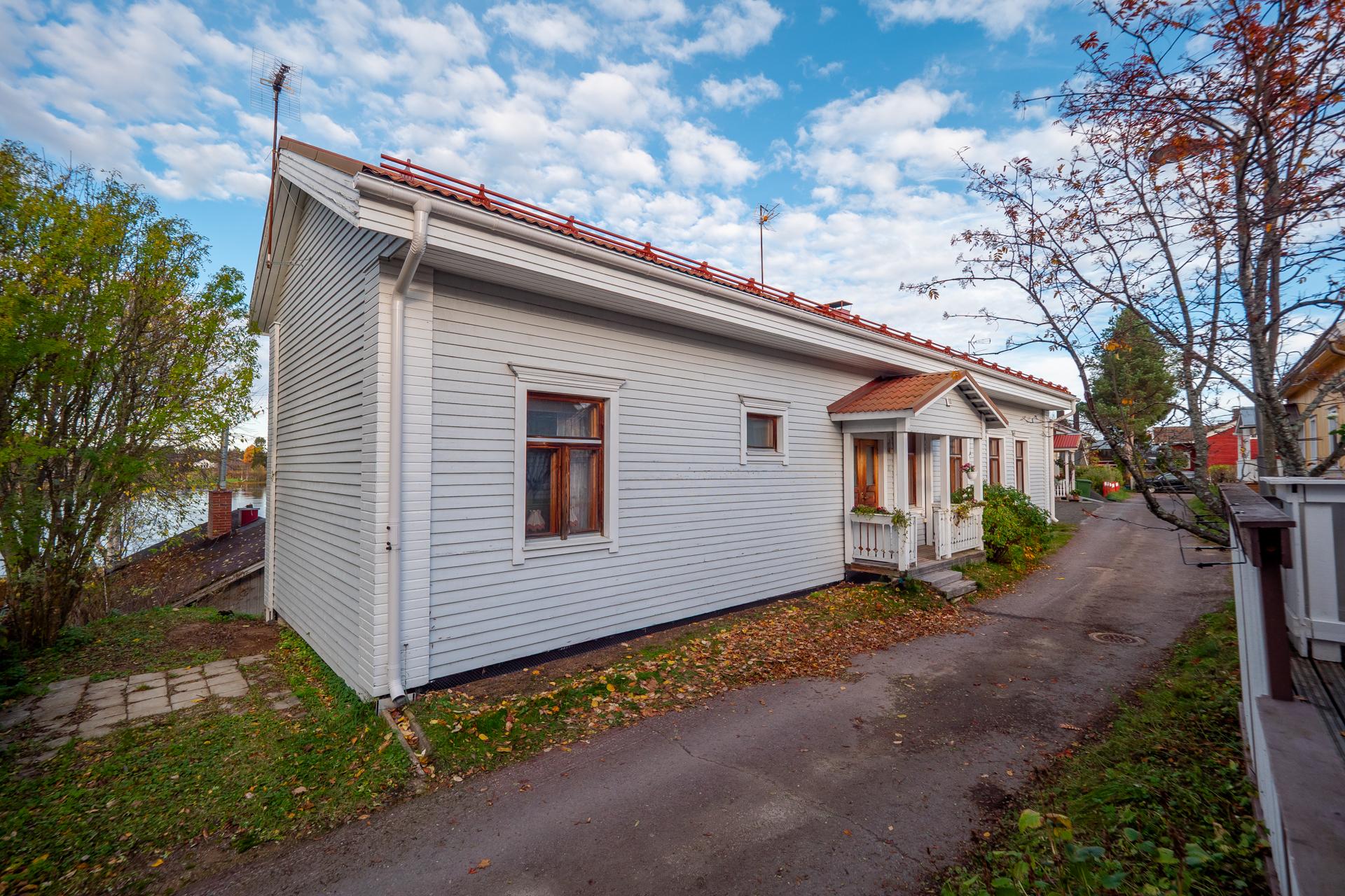 Alakatu 10, Hamina, Ii