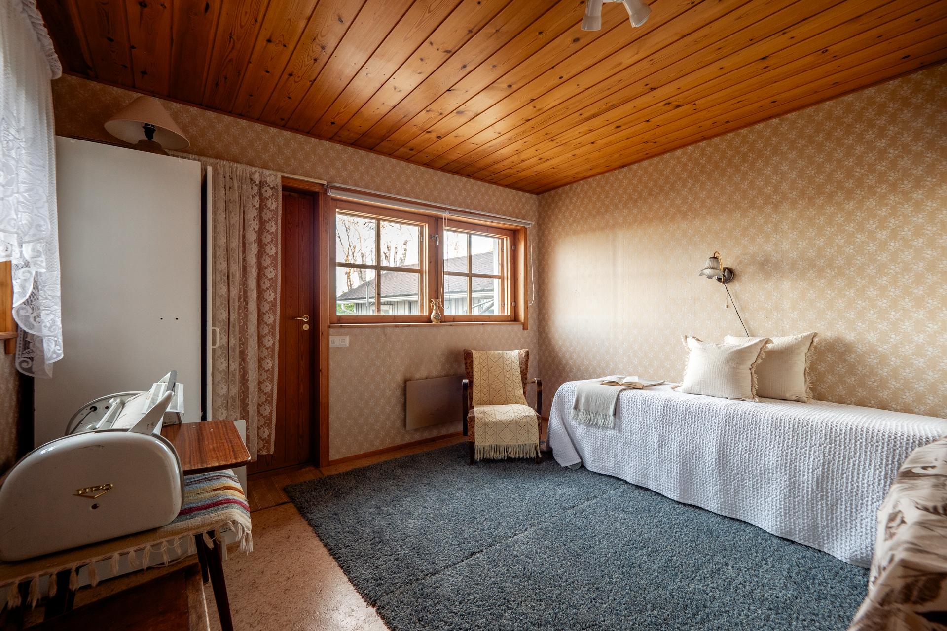 Alakatu 10, Hamina, Ii