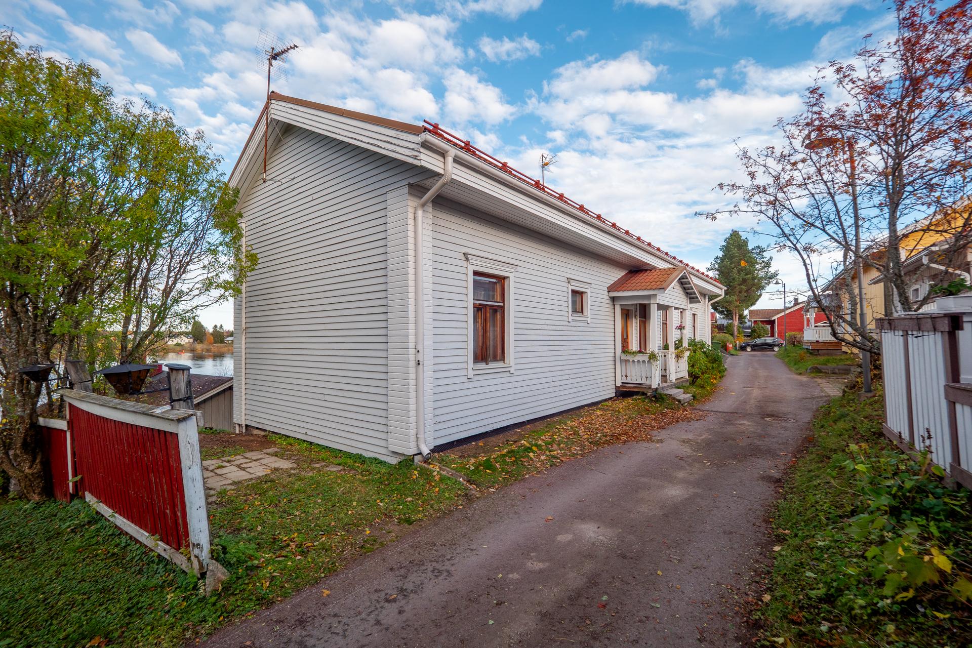 Alakatu 10, Hamina, Ii