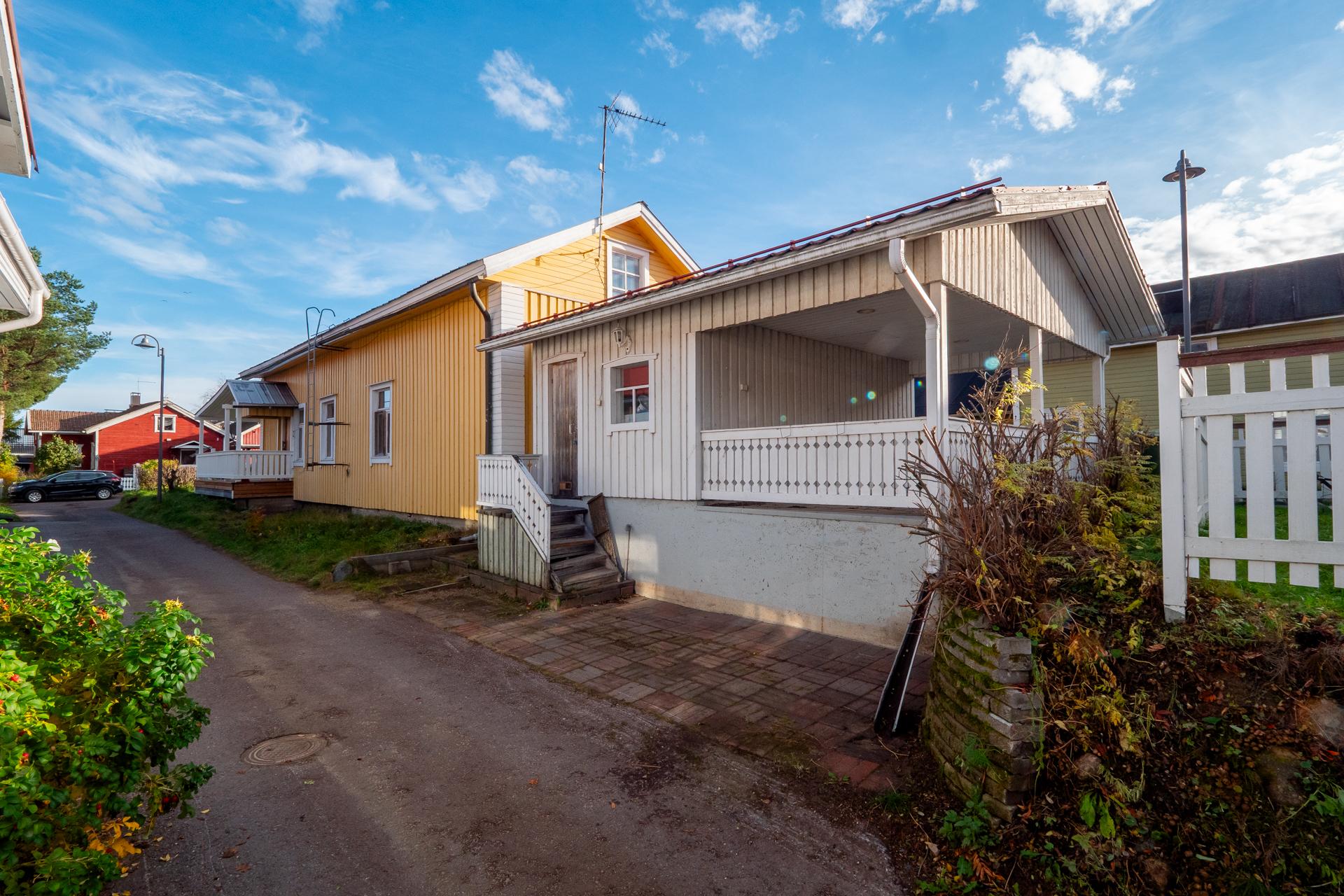 Alakatu 10, Hamina, Ii