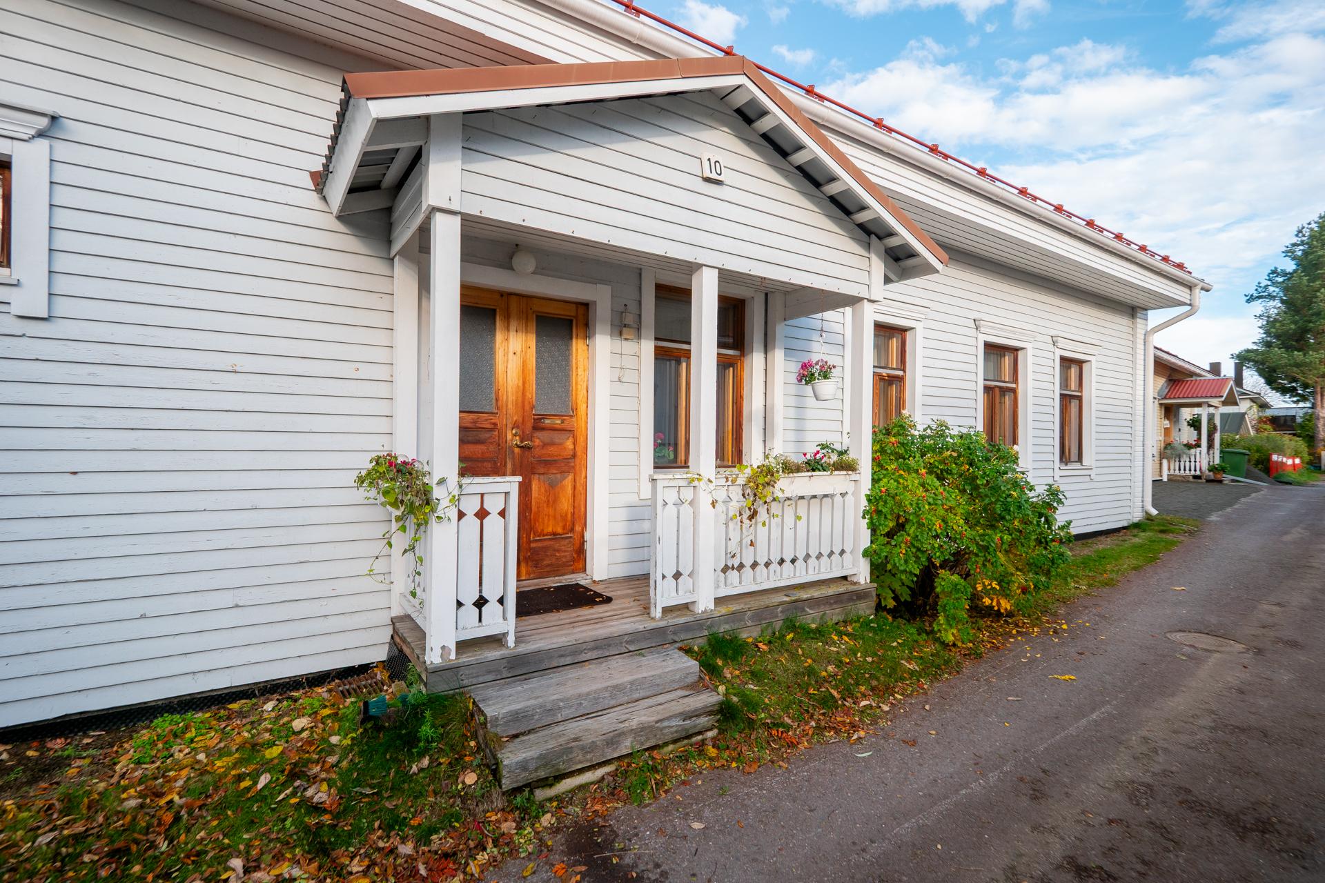 Alakatu 10, Hamina, Ii