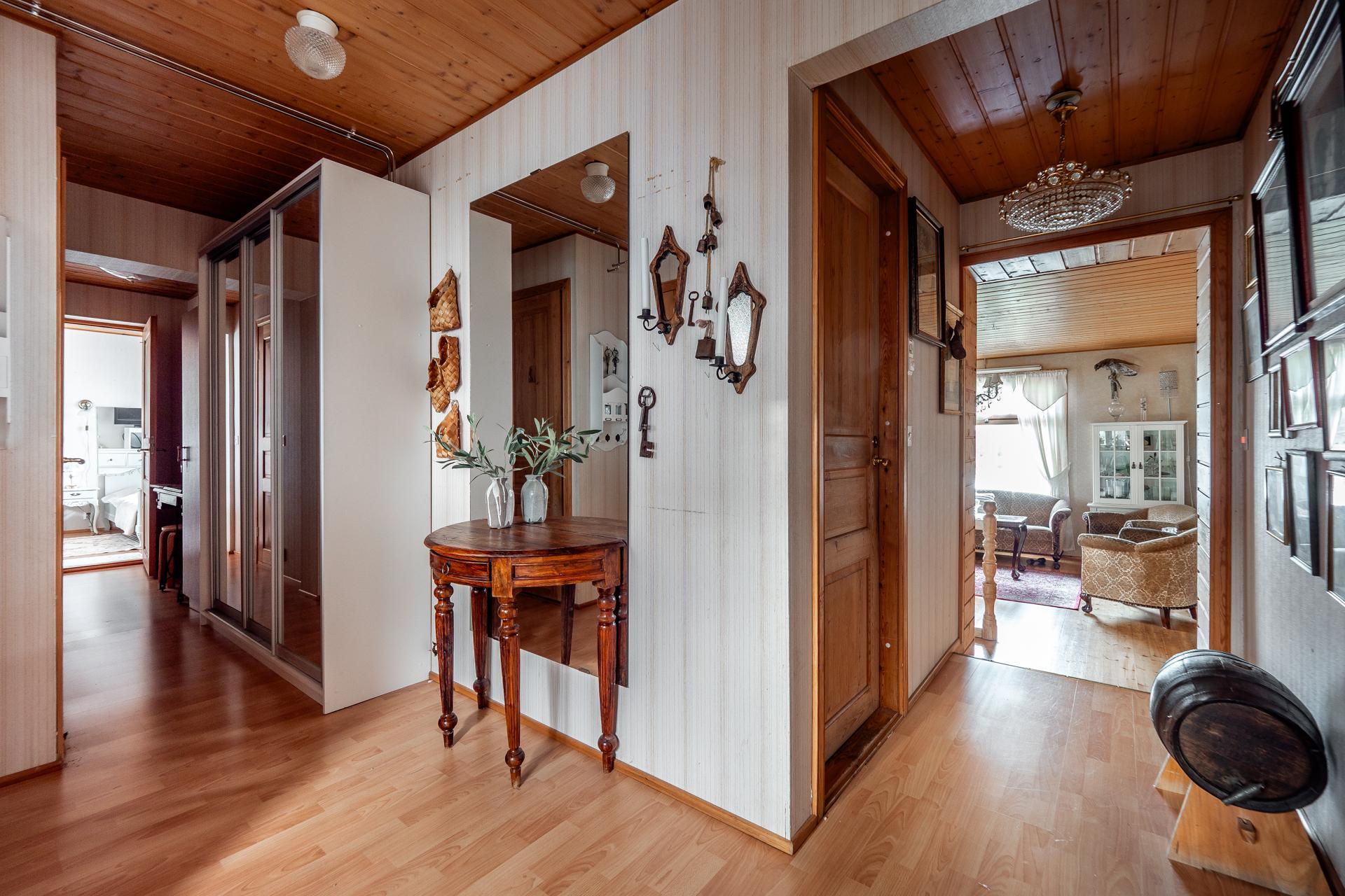 Alakatu 10, Hamina, Ii