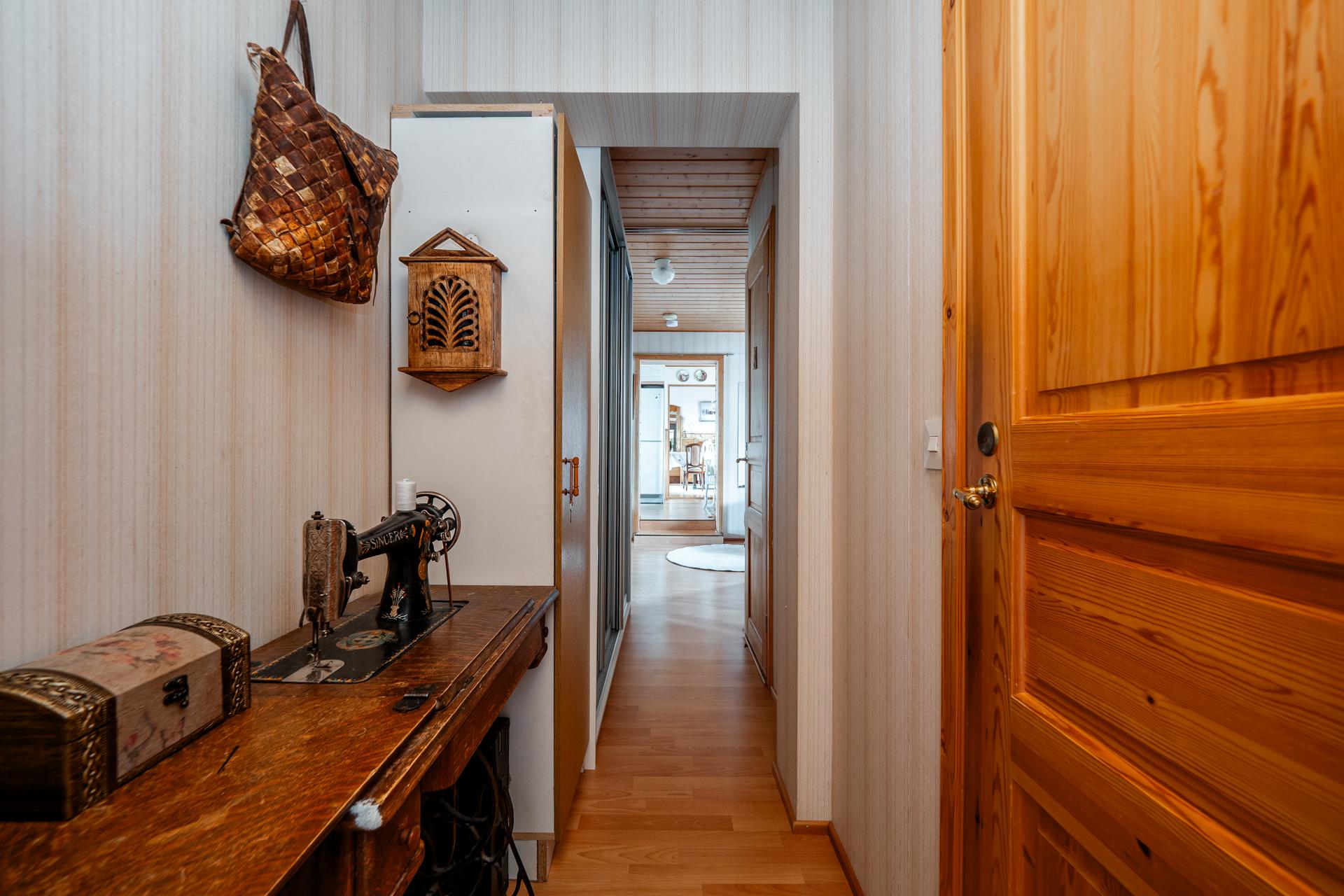 Alakatu 10, Hamina, Ii