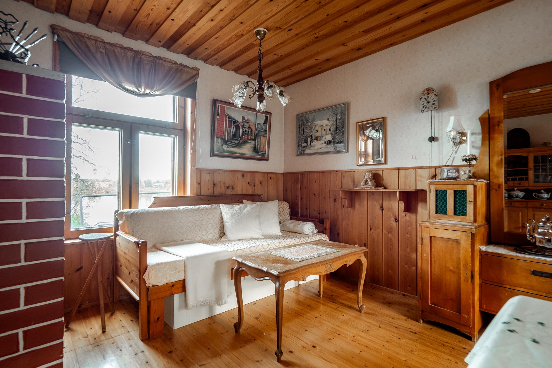 Alakatu 10, Hamina, Ii