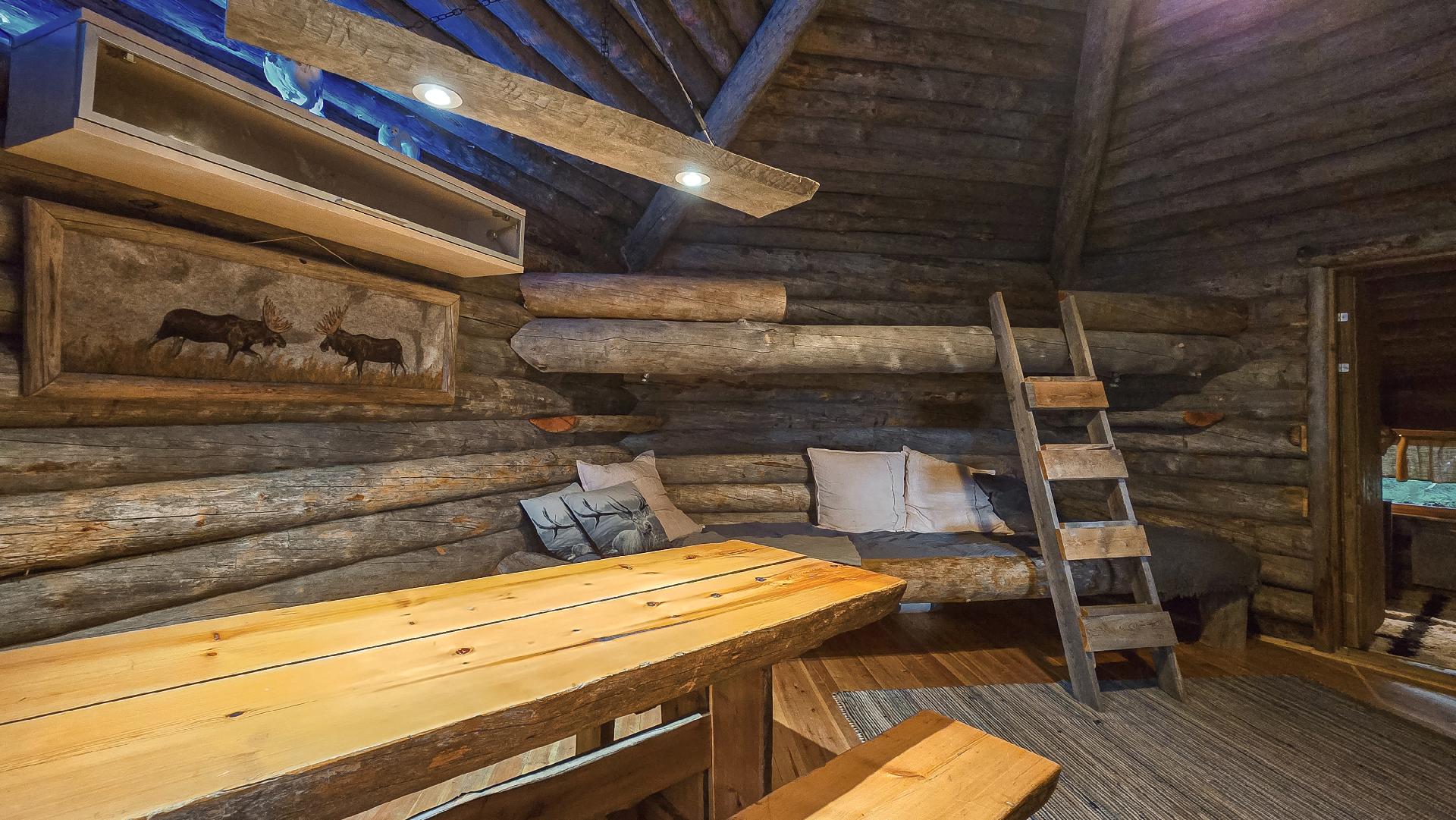 Tuvassa kerrossänky