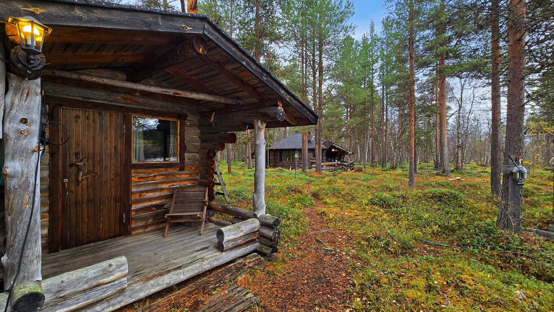 Ulkosaunan pieni etuterassi