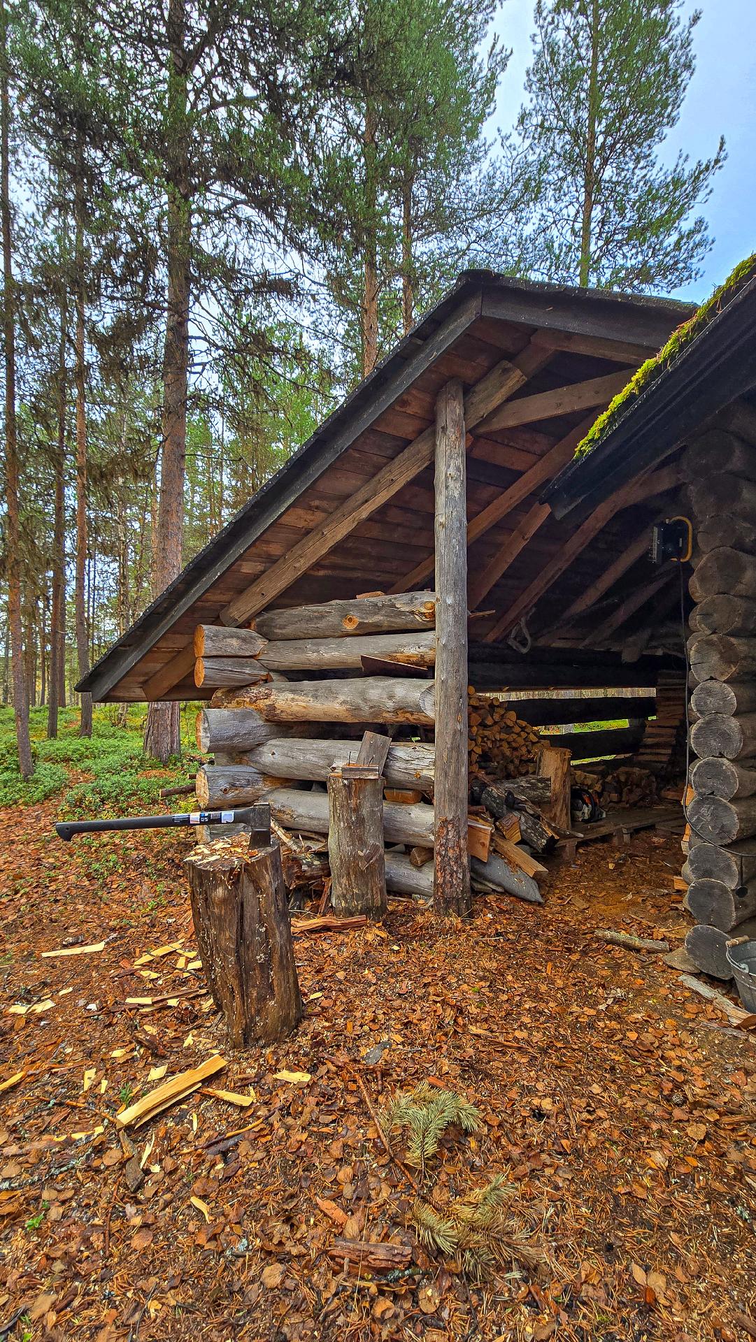 Mökin takana puuliiteri