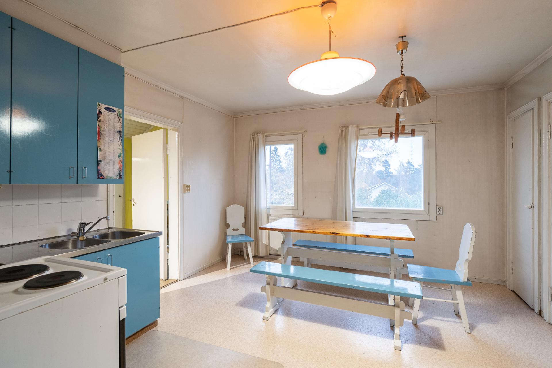 Yläkerran makuuhuone 1