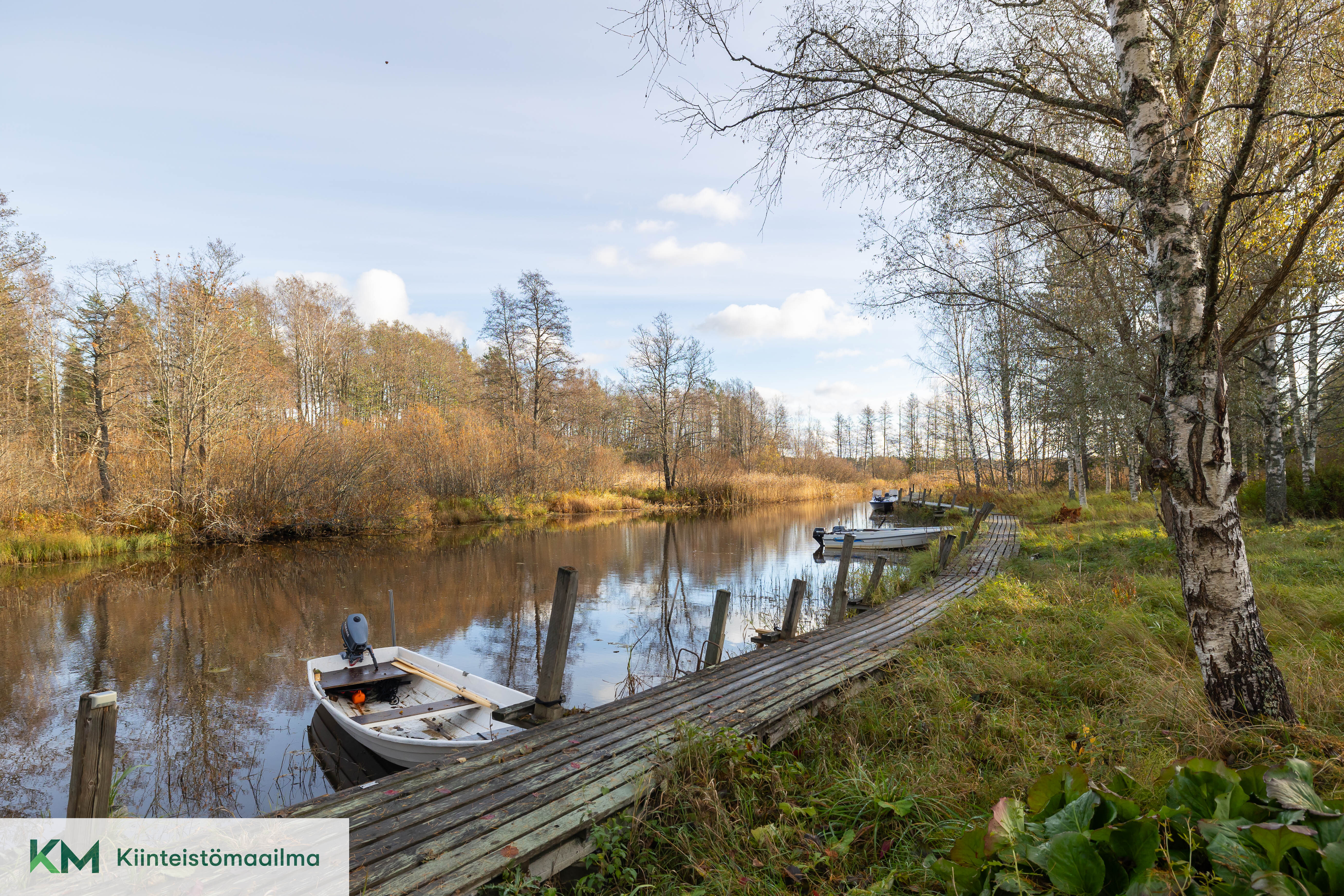 Taloyhtiön laituri.
