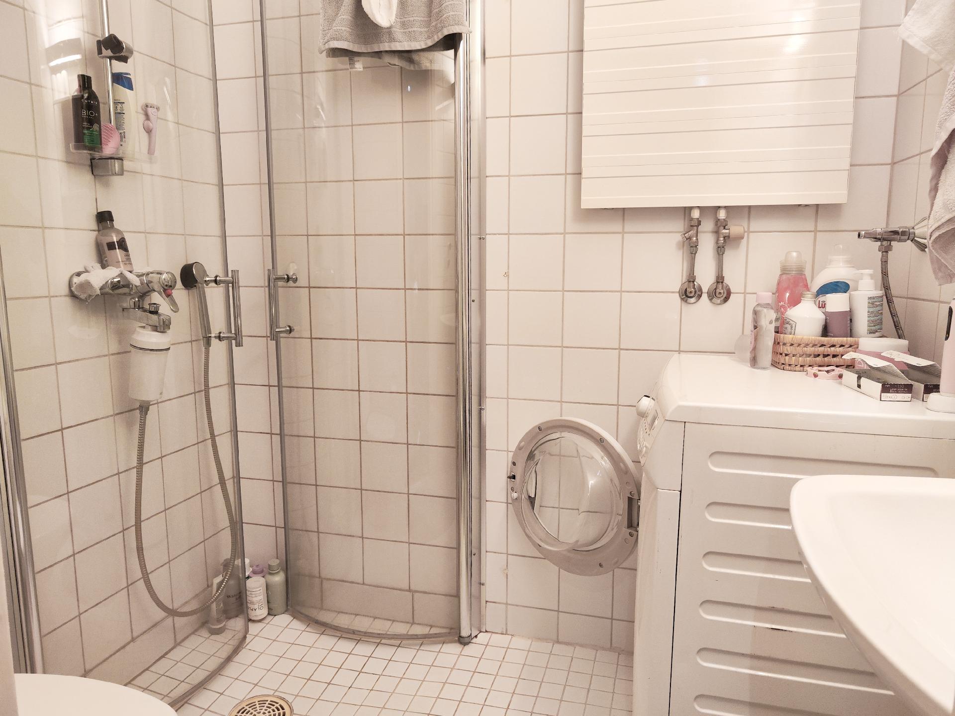 Nykyisen asukkaan pyykinpesukone voi jäädä (50€)