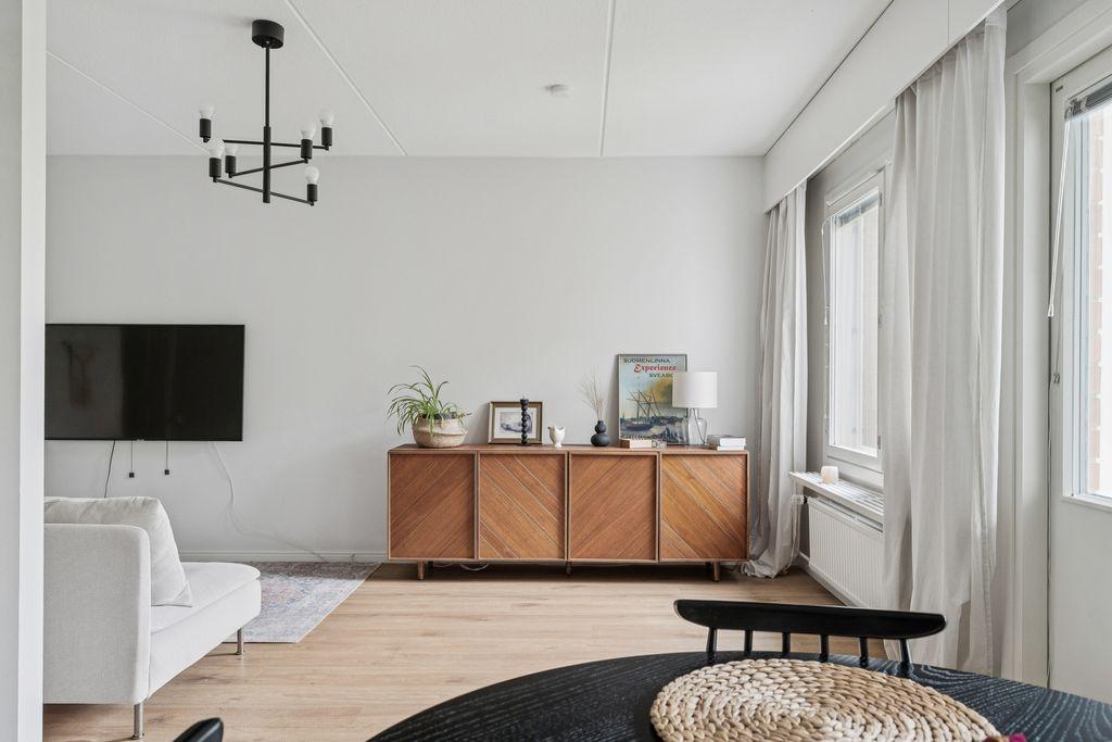 Hietaniitynpolku 2, Malmi, Helsinki