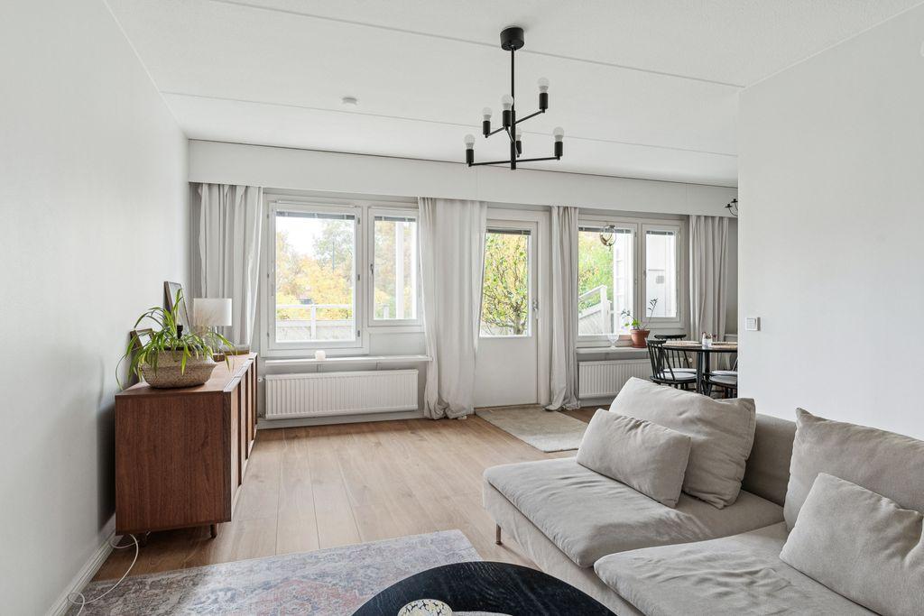 Hietaniitynpolku 2, Malmi, Helsinki