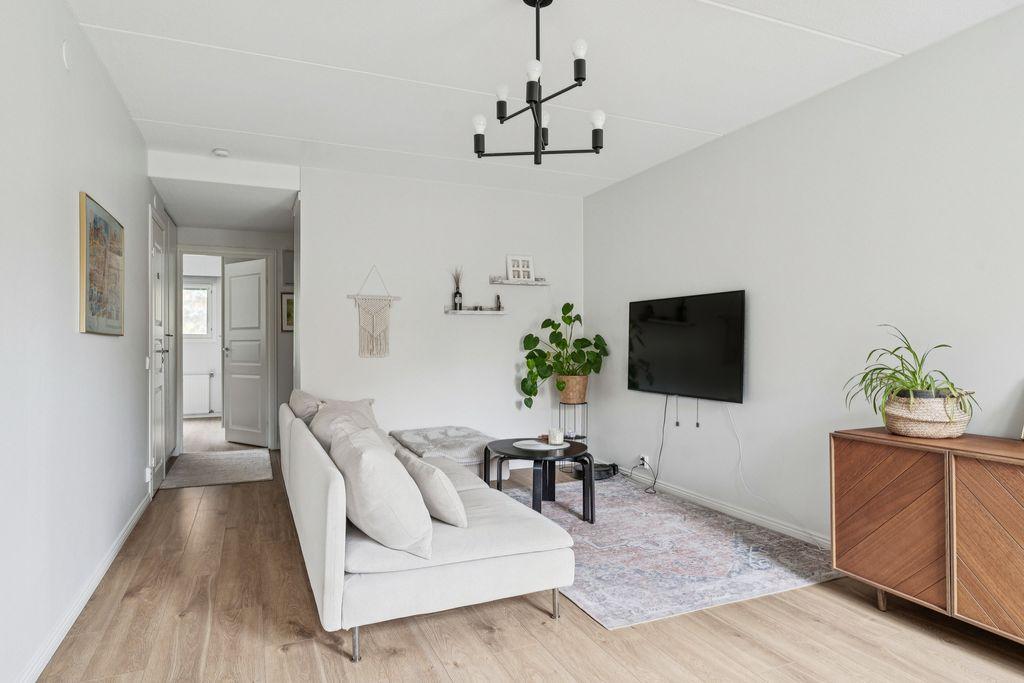 Hietaniitynpolku 2, Malmi, Helsinki