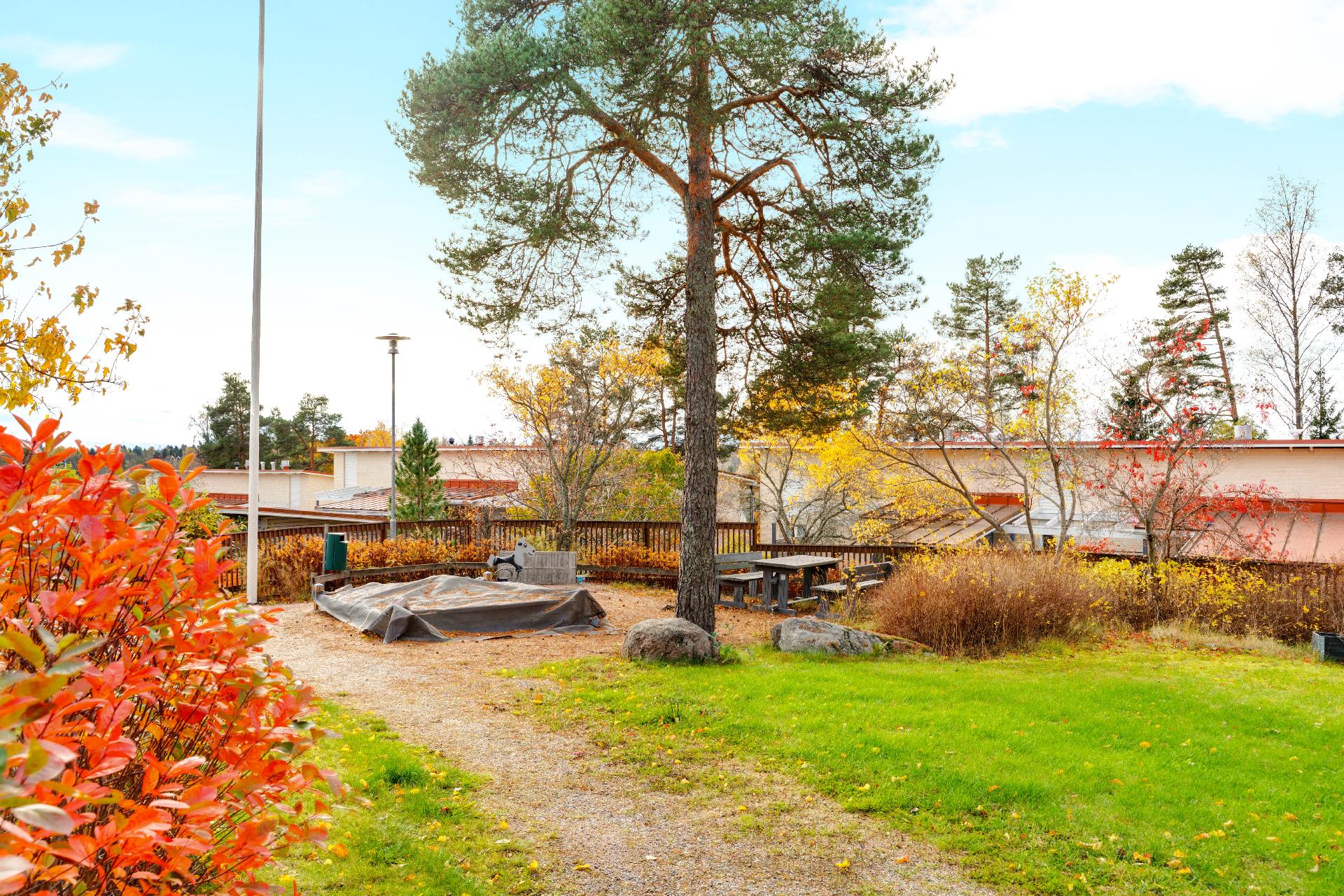 Lasten leikkipaikka.