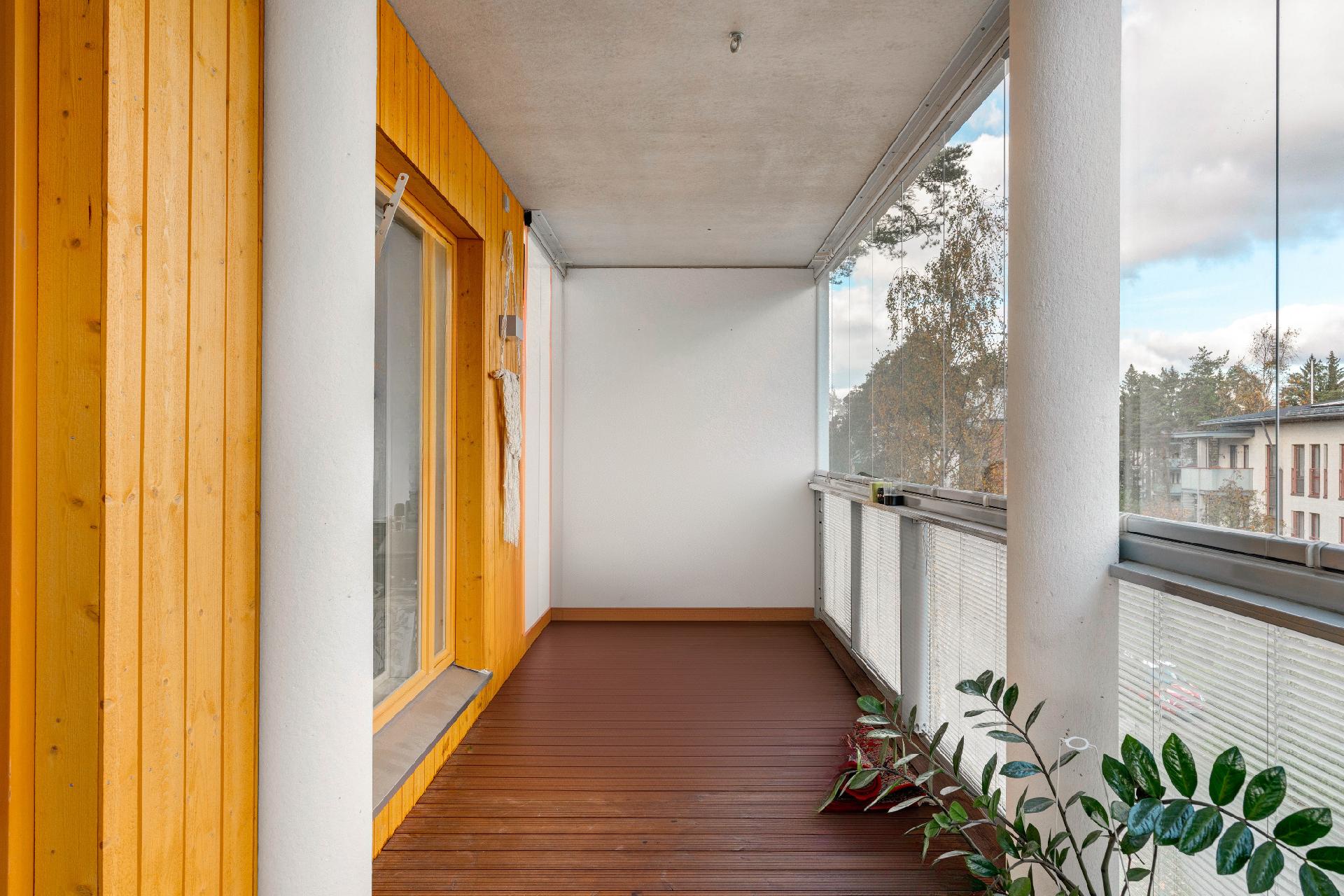 Reilun kokoinen parveke on mukava lisätila lähes ympäri vuoden. 