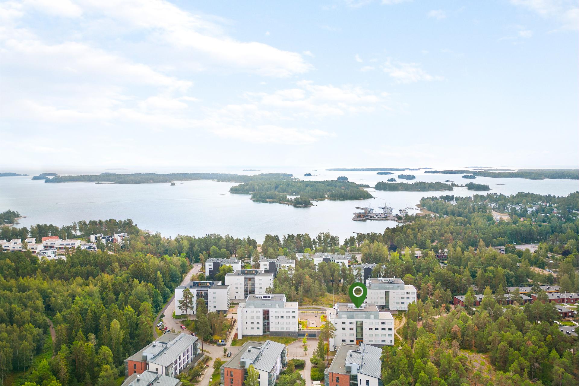 Mitä mahtavin sijainti Rantaraitin ja upeiden merimaisemien tuntumassa!