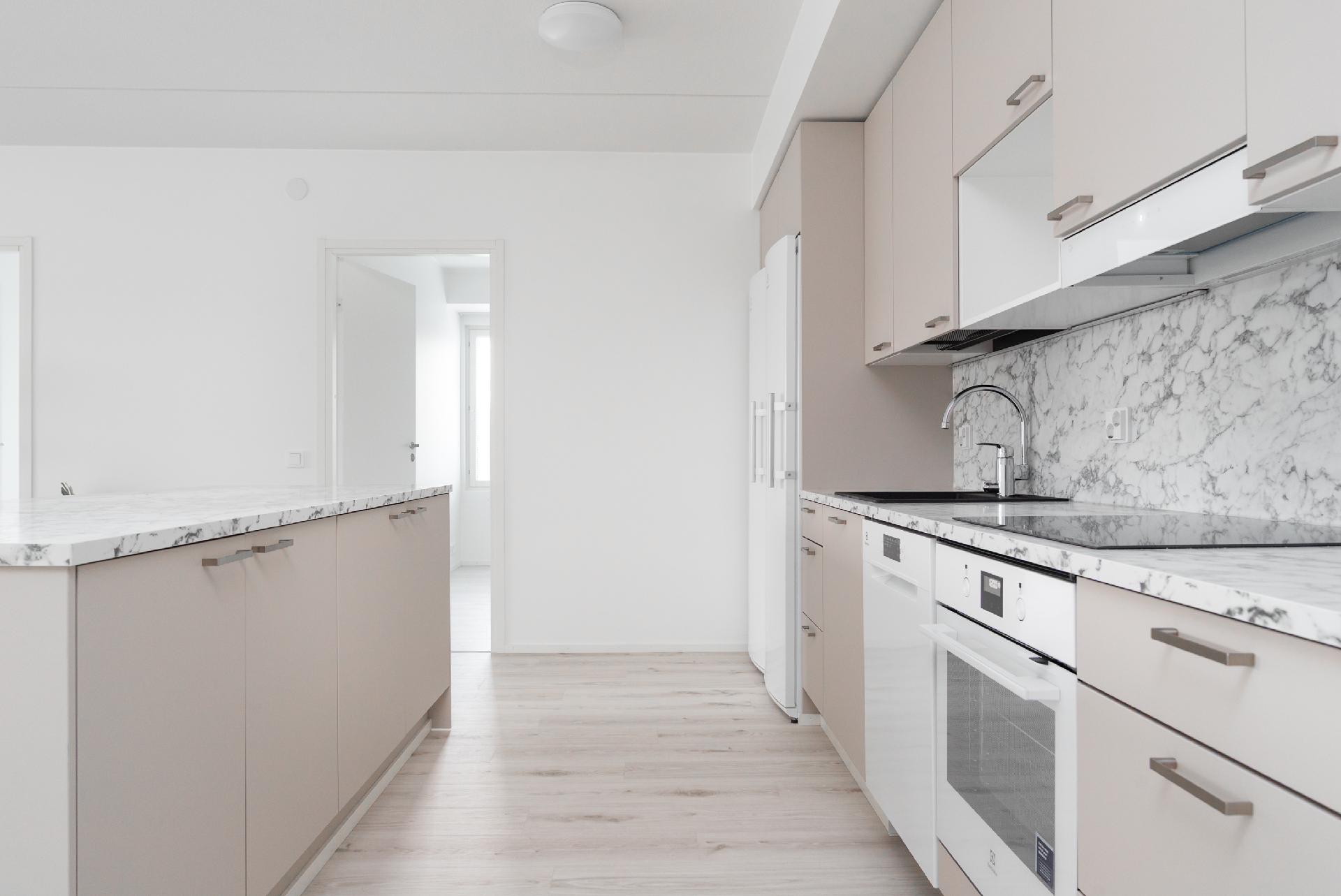 Keittiössä paljon laskutilaa