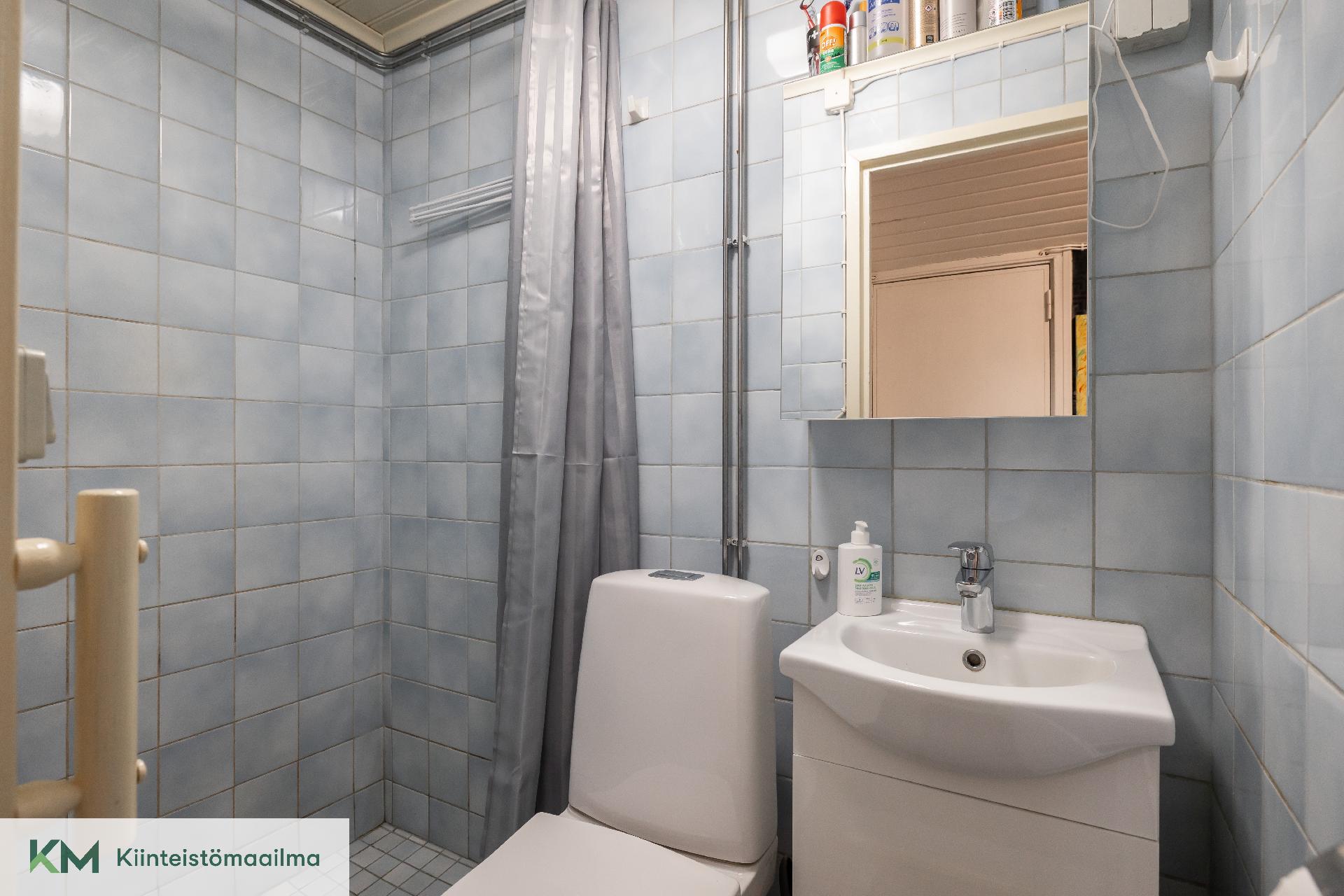 Eteisen yhteydessä on kph/wc