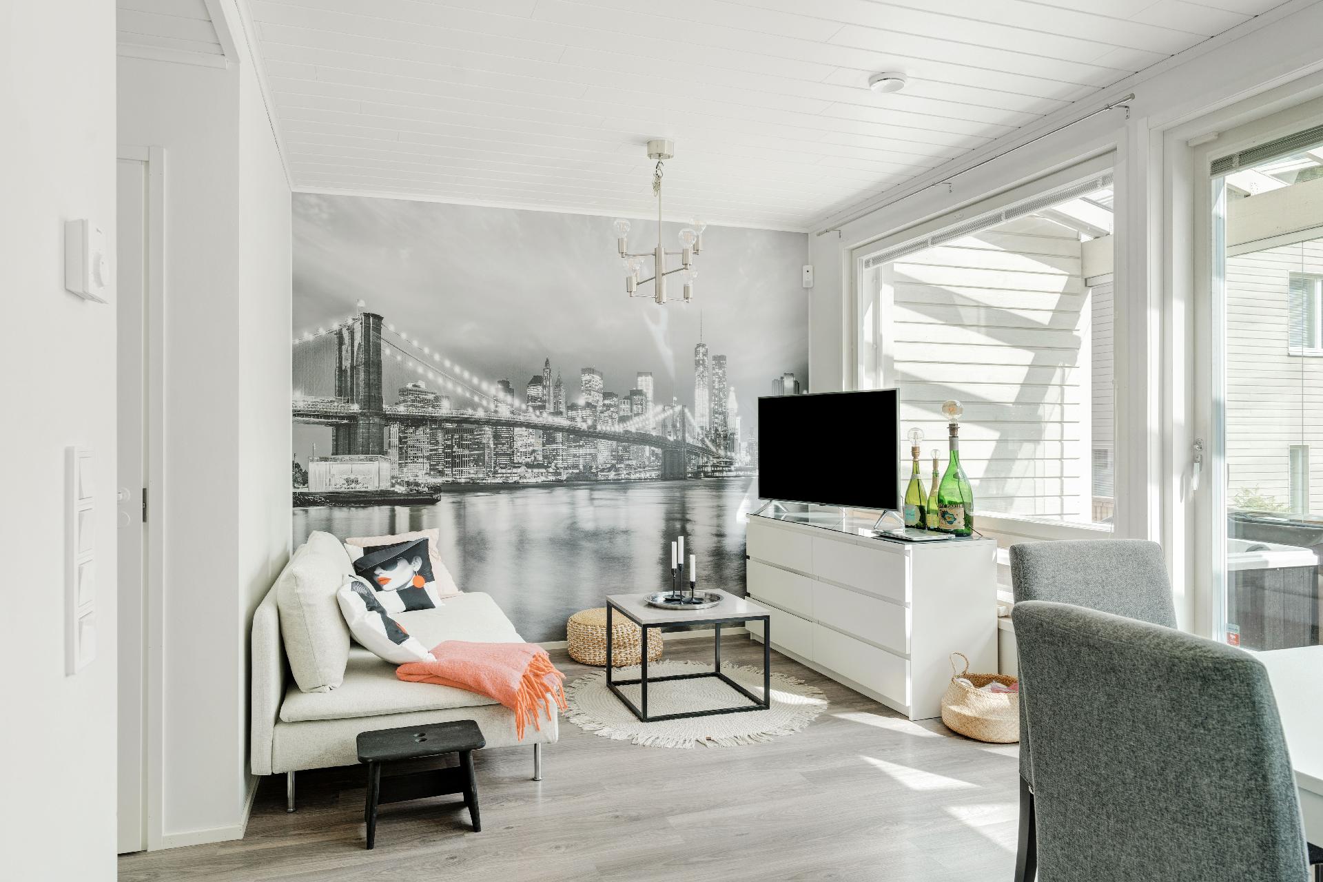 Asuntoon tulvii valoa