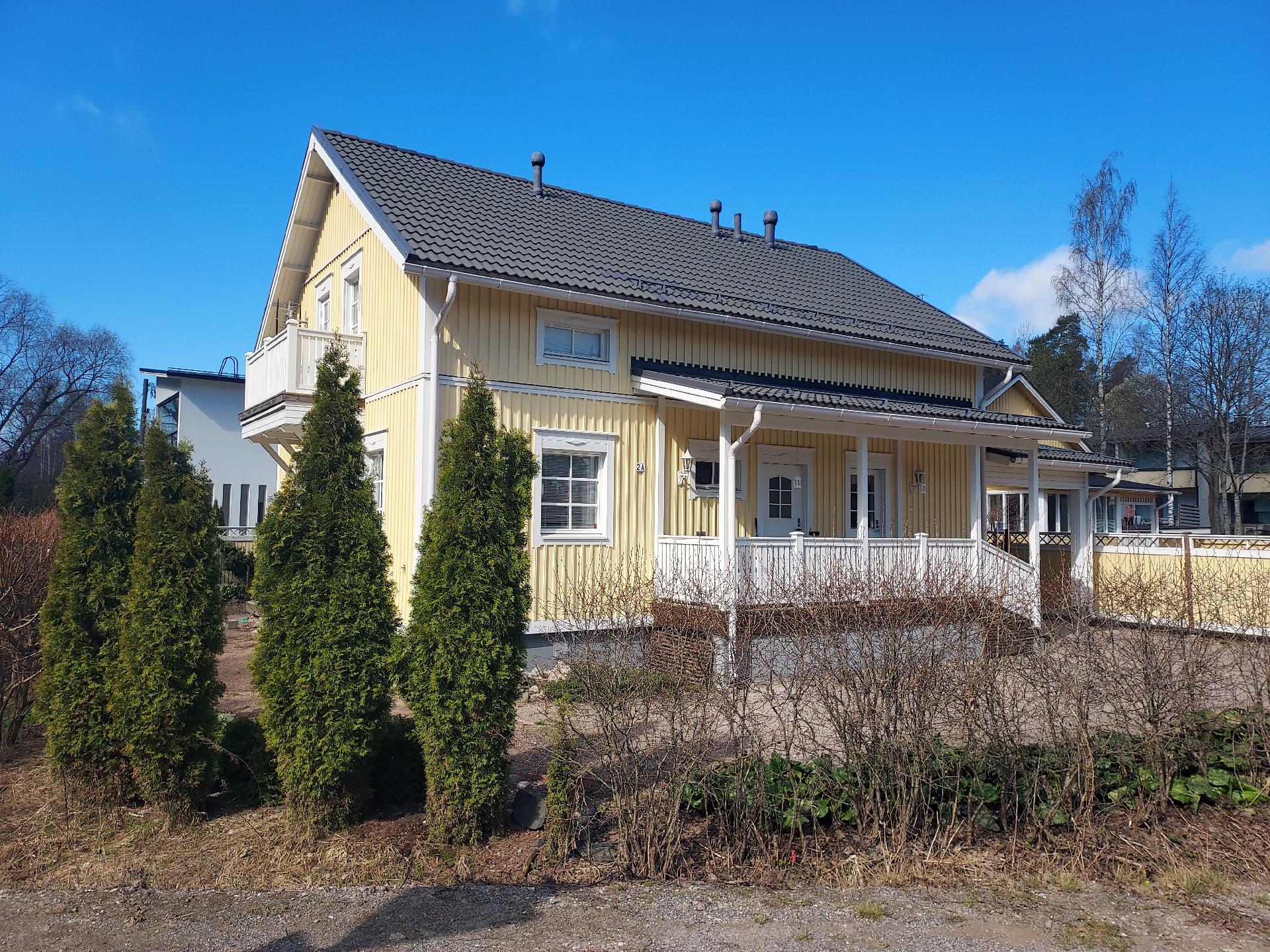 Julkisivu