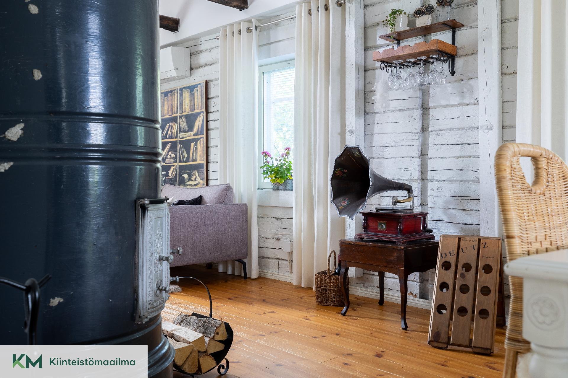 Vallikatu 11, Kierikkala, Kotka