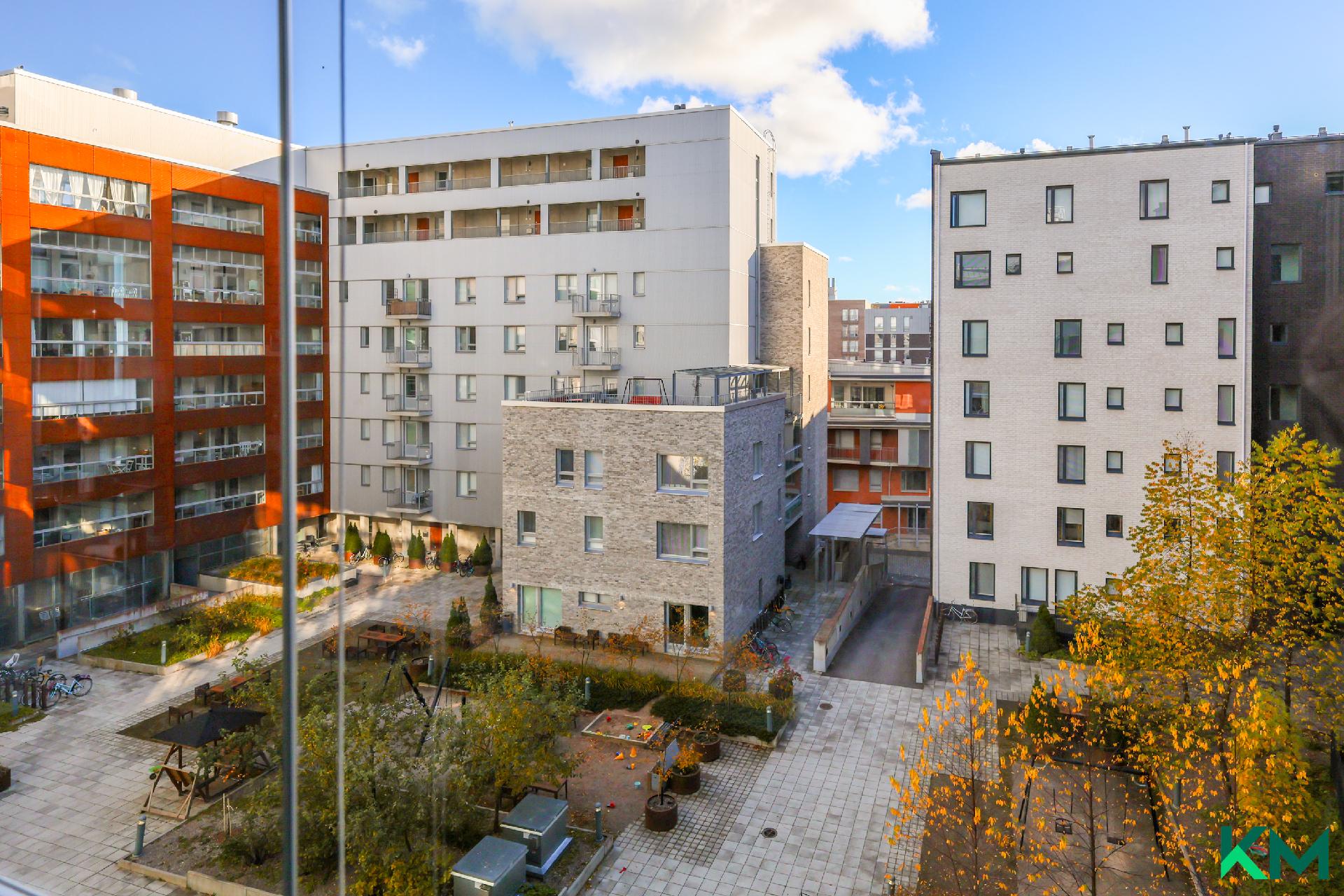 Parveke on suojaisan sisäpihan puolella