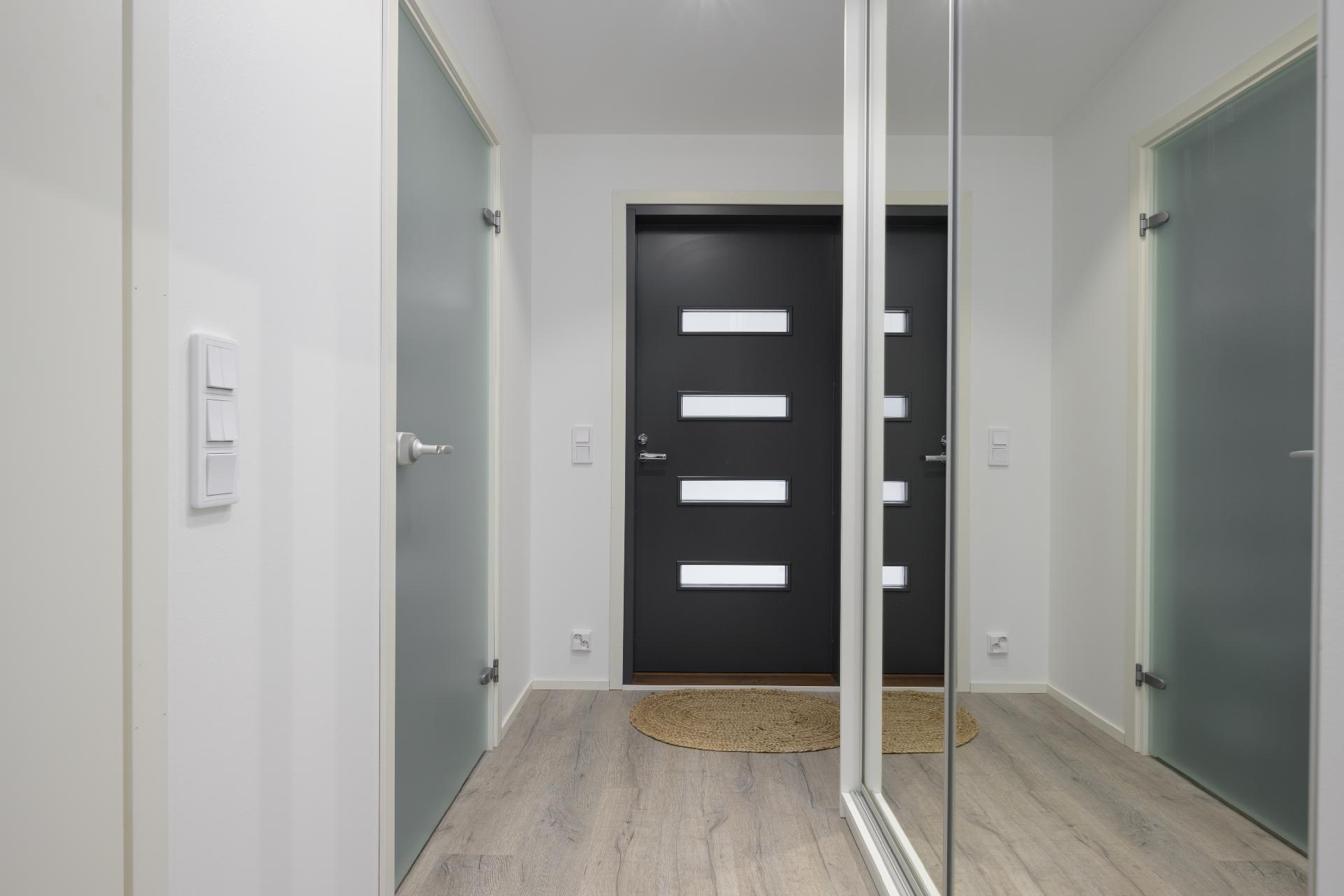 Kuvat ovat vastaavasta peilikuva-asunnosta taloyhtiössä