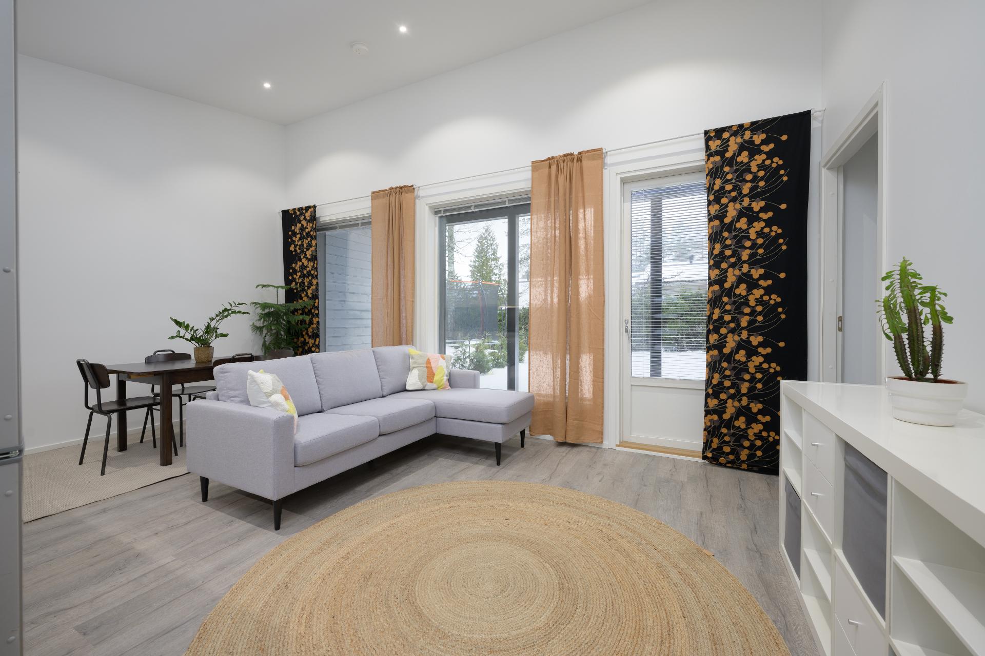 Kuvat ovat vastaavasta peilikuva-asunnosta taloyhtiössä