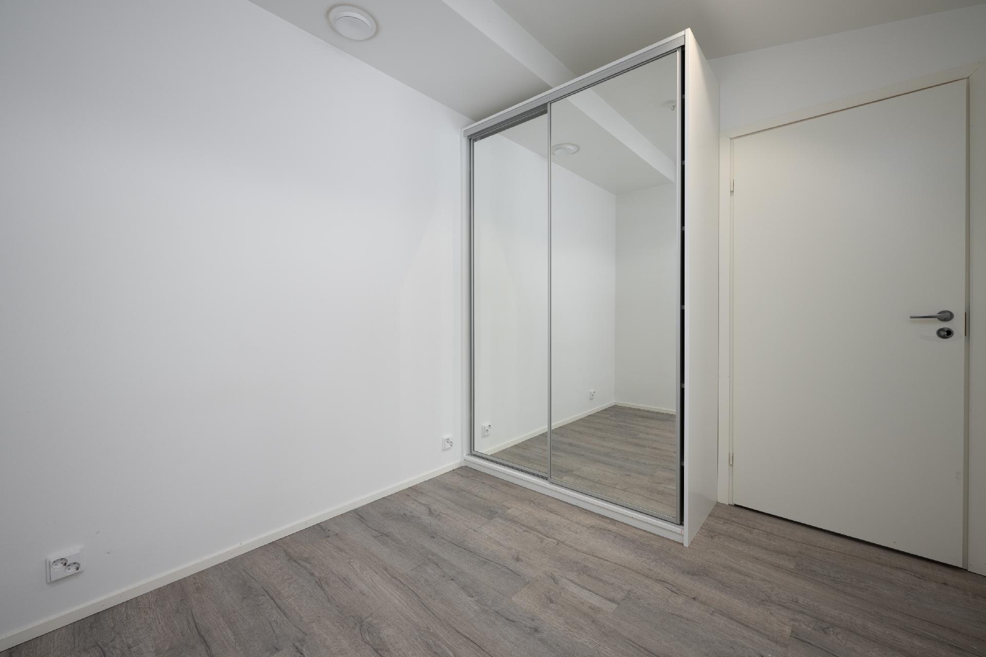 Kuvat ovat vastaavasta peilikuva-asunnosta taloyhtiössä