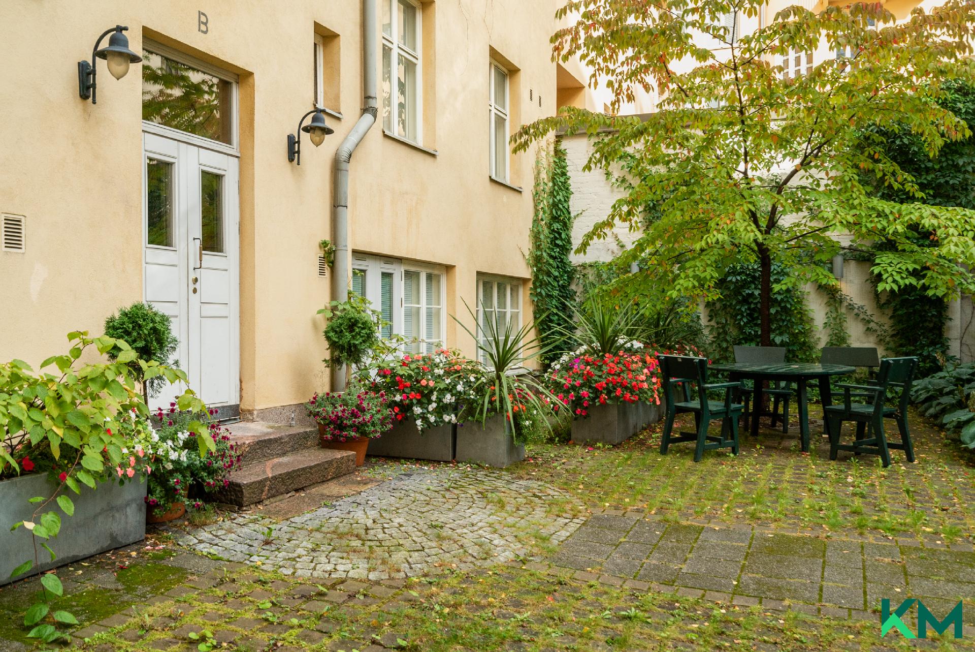 Kirkkokatu 1b, Kruununhaka, Helsinki