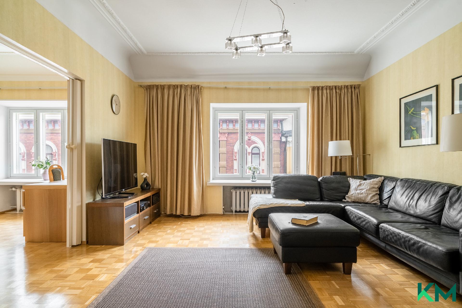 Kirkkokatu 1b, Kruununhaka, Helsinki