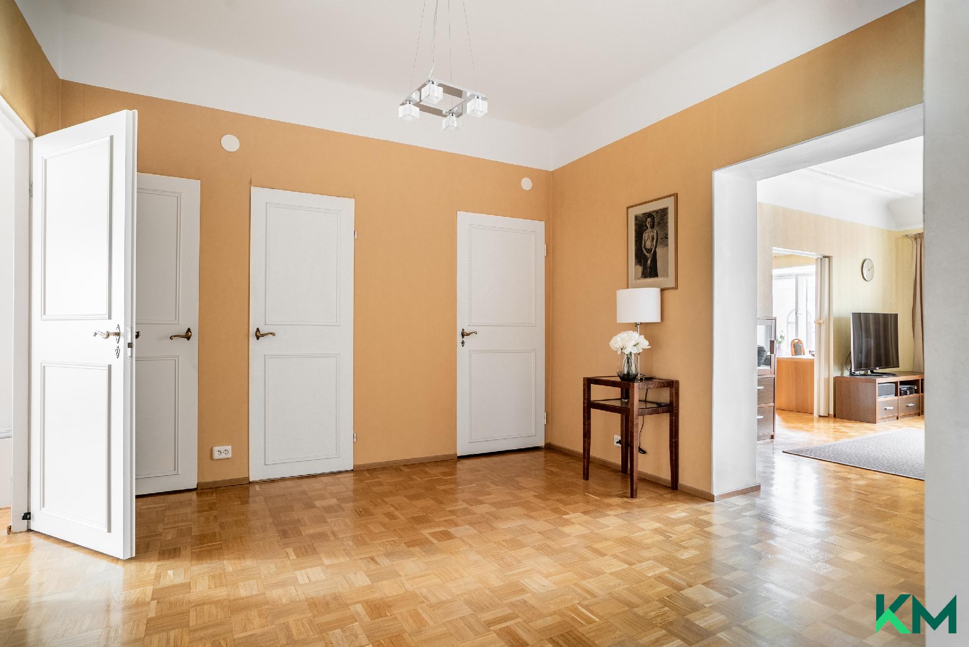 Kirkkokatu 1b, Kruununhaka, Helsinki