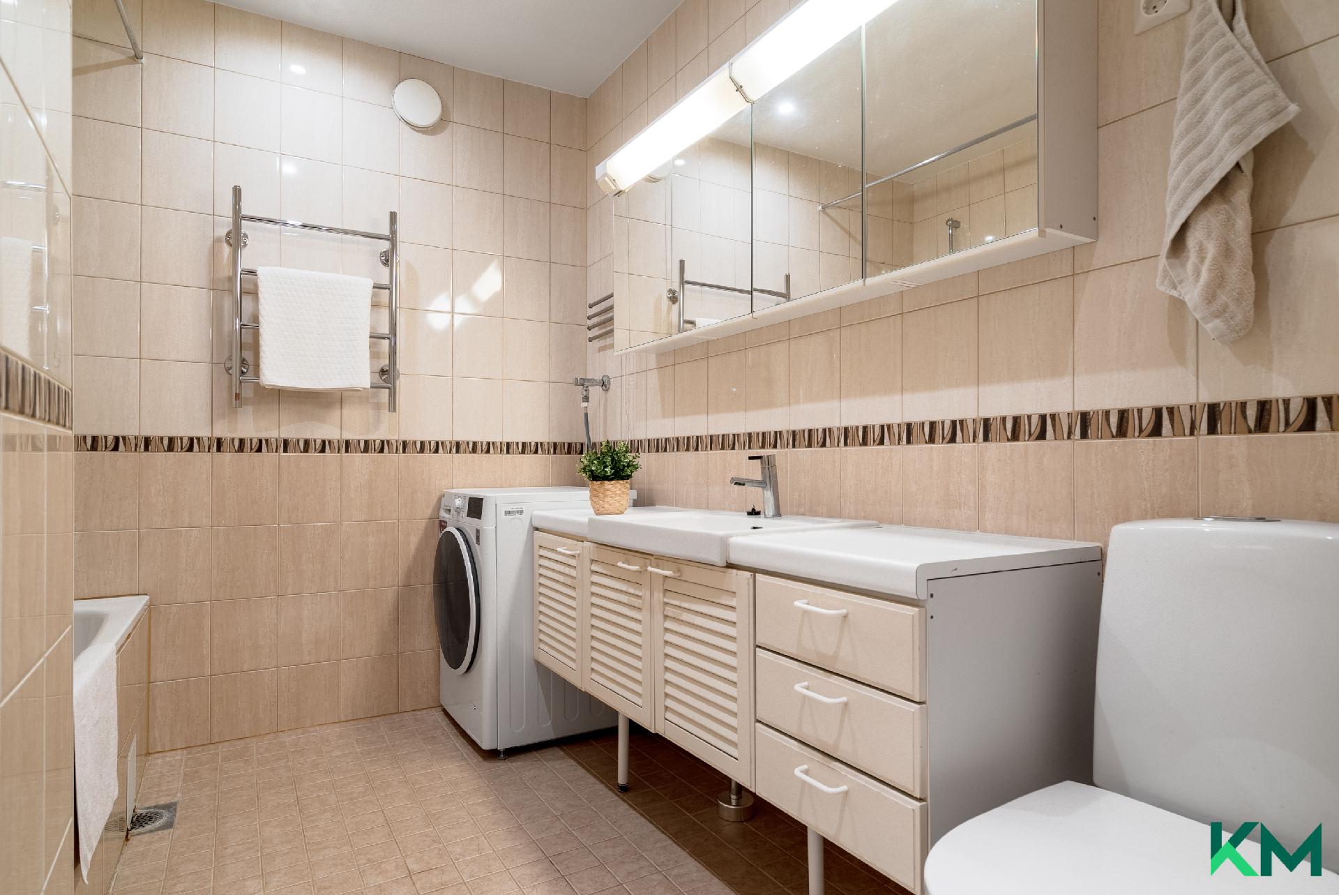 Kirkkokatu 1b, Kruununhaka, Helsinki