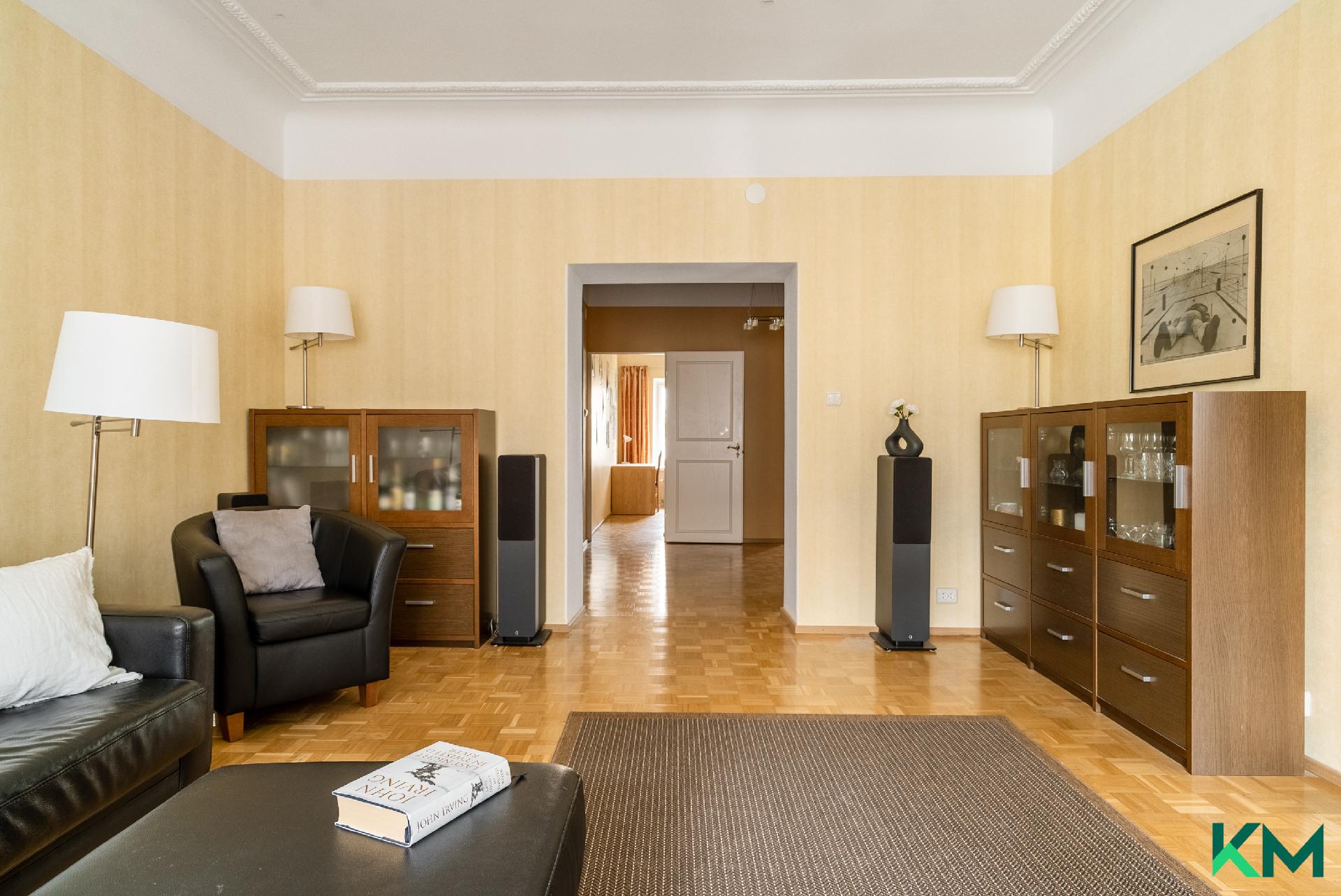 Kirkkokatu 1b, Kruununhaka, Helsinki