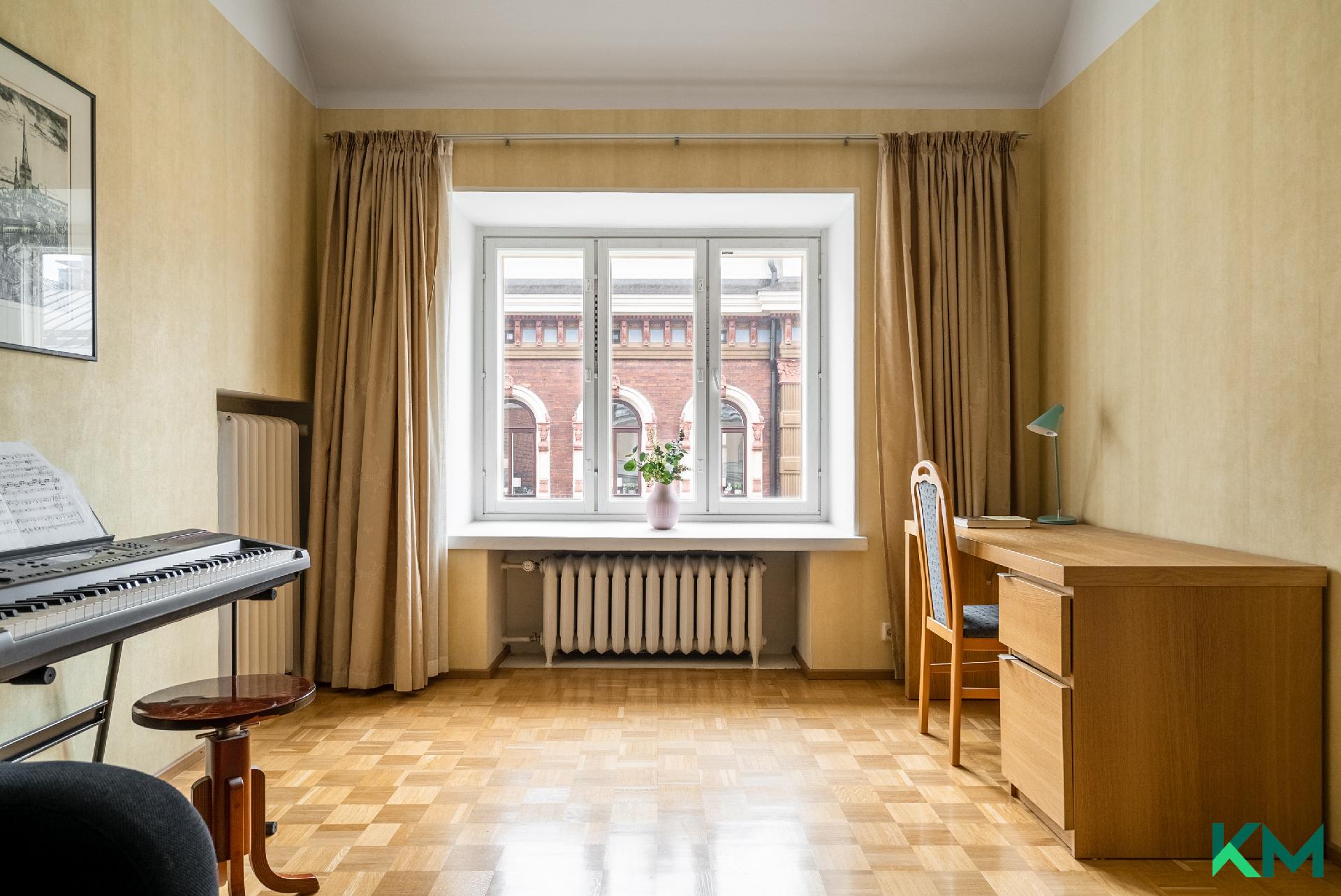 Kirkkokatu 1b, Kruununhaka, Helsinki